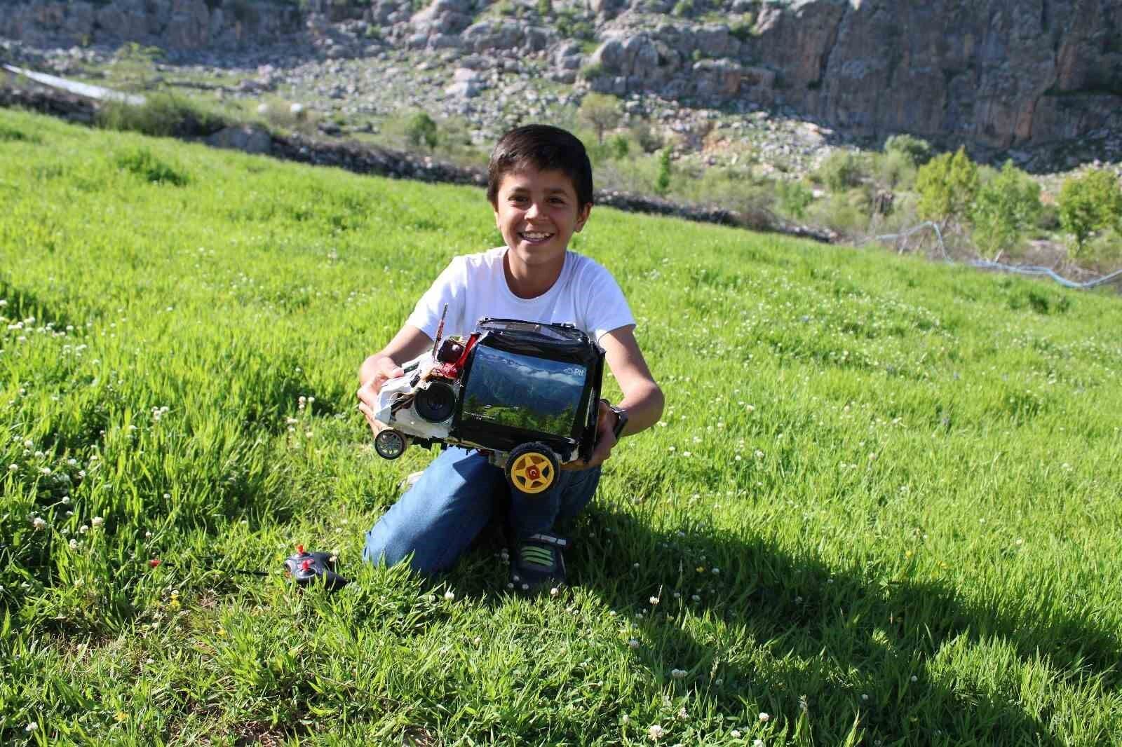 14 yaşındaki çocuk geri dönüşüm malzemeleriyle teknolojik aletler yaptı