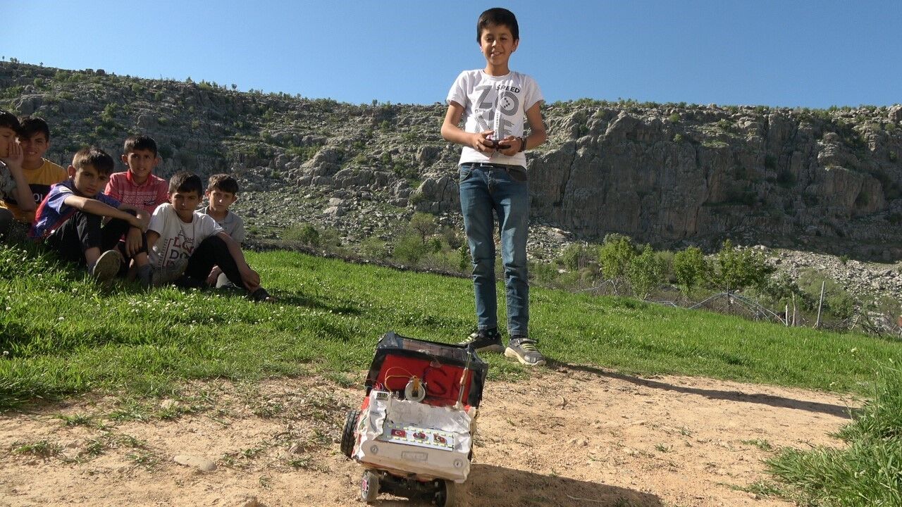 14 yaşındaki çocuk geri dönüşüm malzemeleriyle teknolojik aletler yaptı