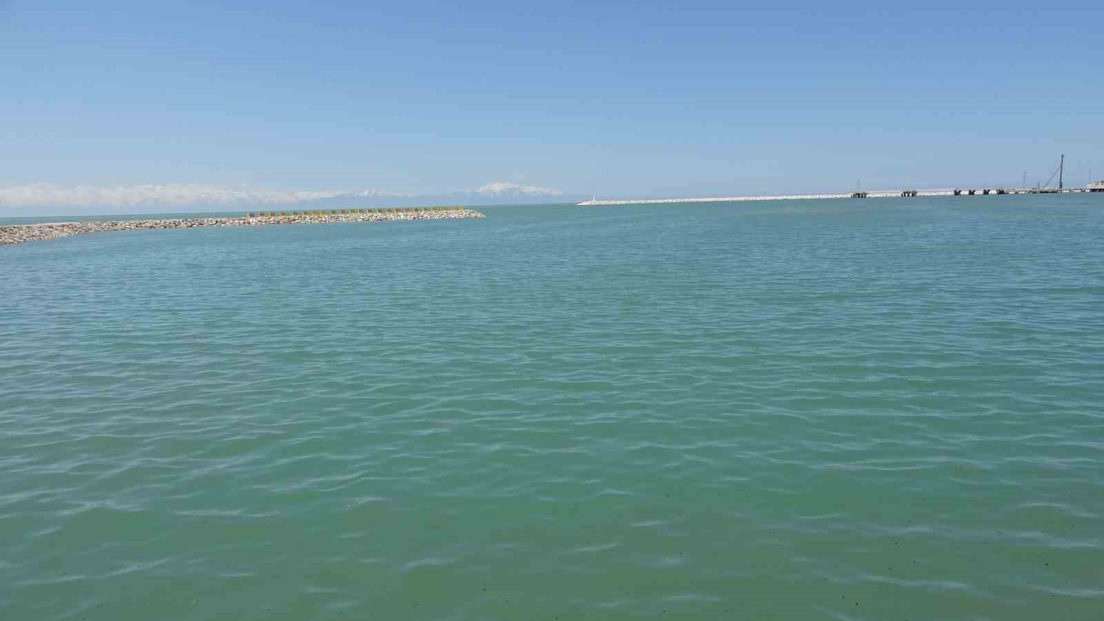 Yağış sonrası Van Gölü’nün su seviyesi yükselmeye başladı