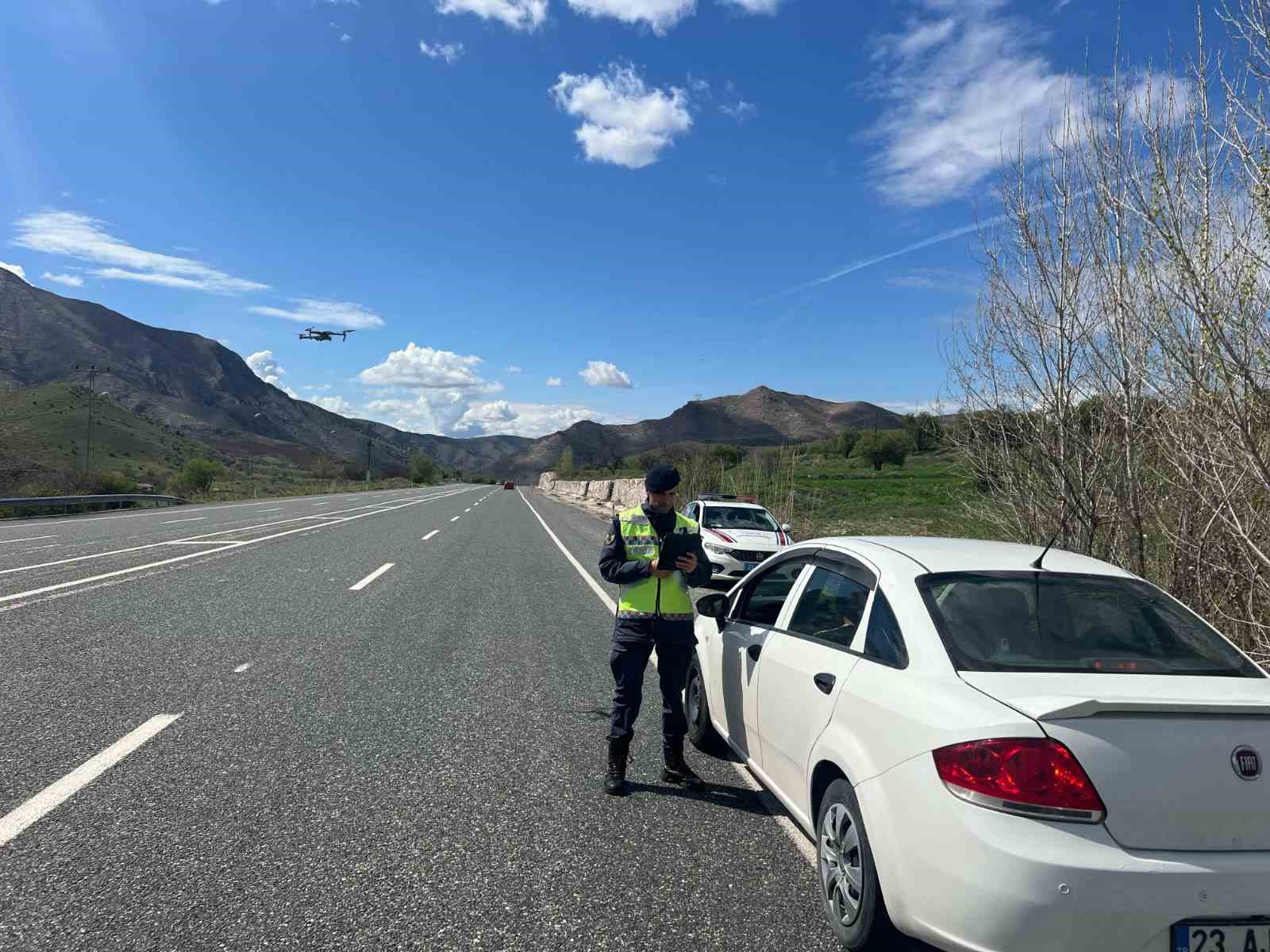 Jandarmadan dronlu trafik denetimi