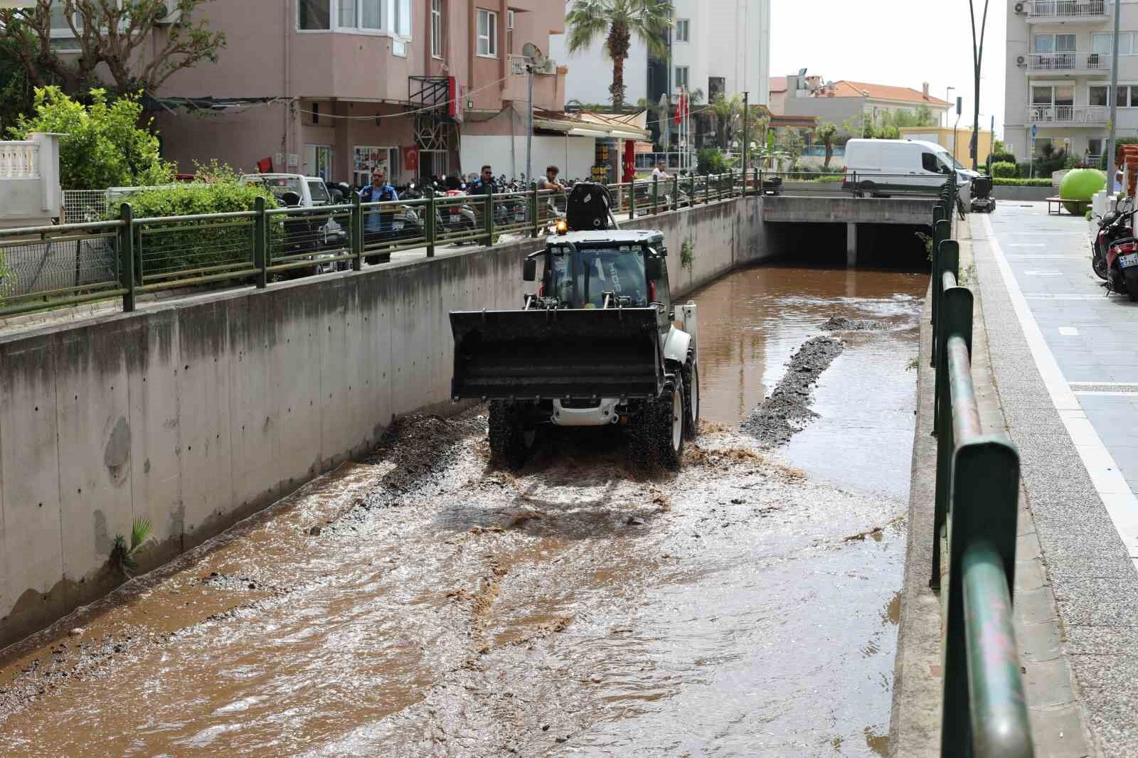 Marmaris’te derelerde kapsamlı temizlik