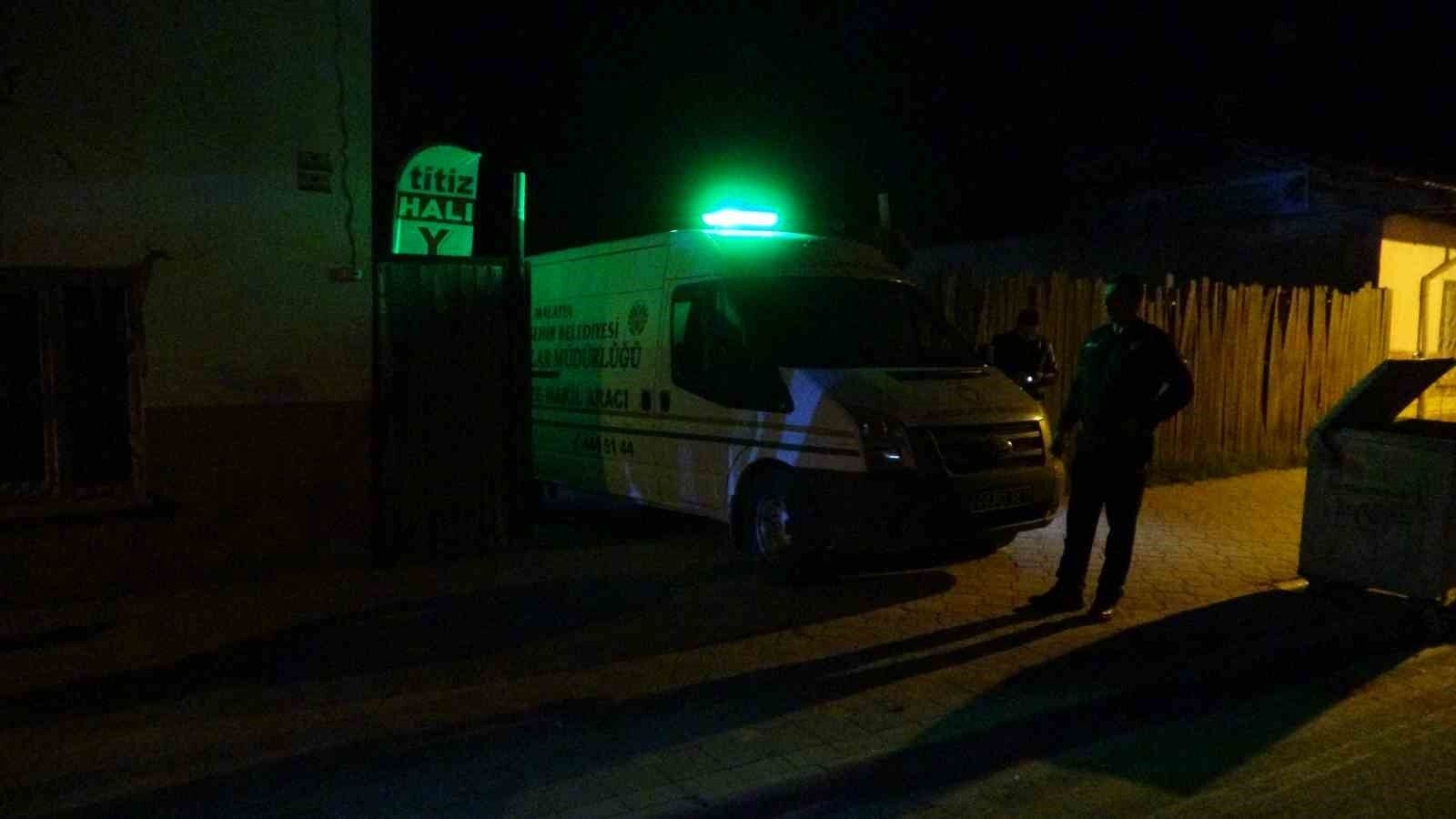 Babasının gözleri önünde tüfekle kendisini vurdu