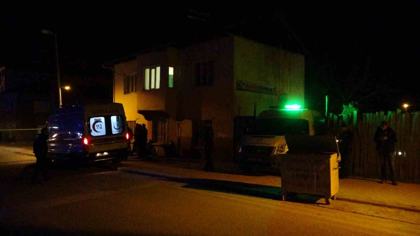 Babasının gözleri önünde tüfekle kendisini vurdu