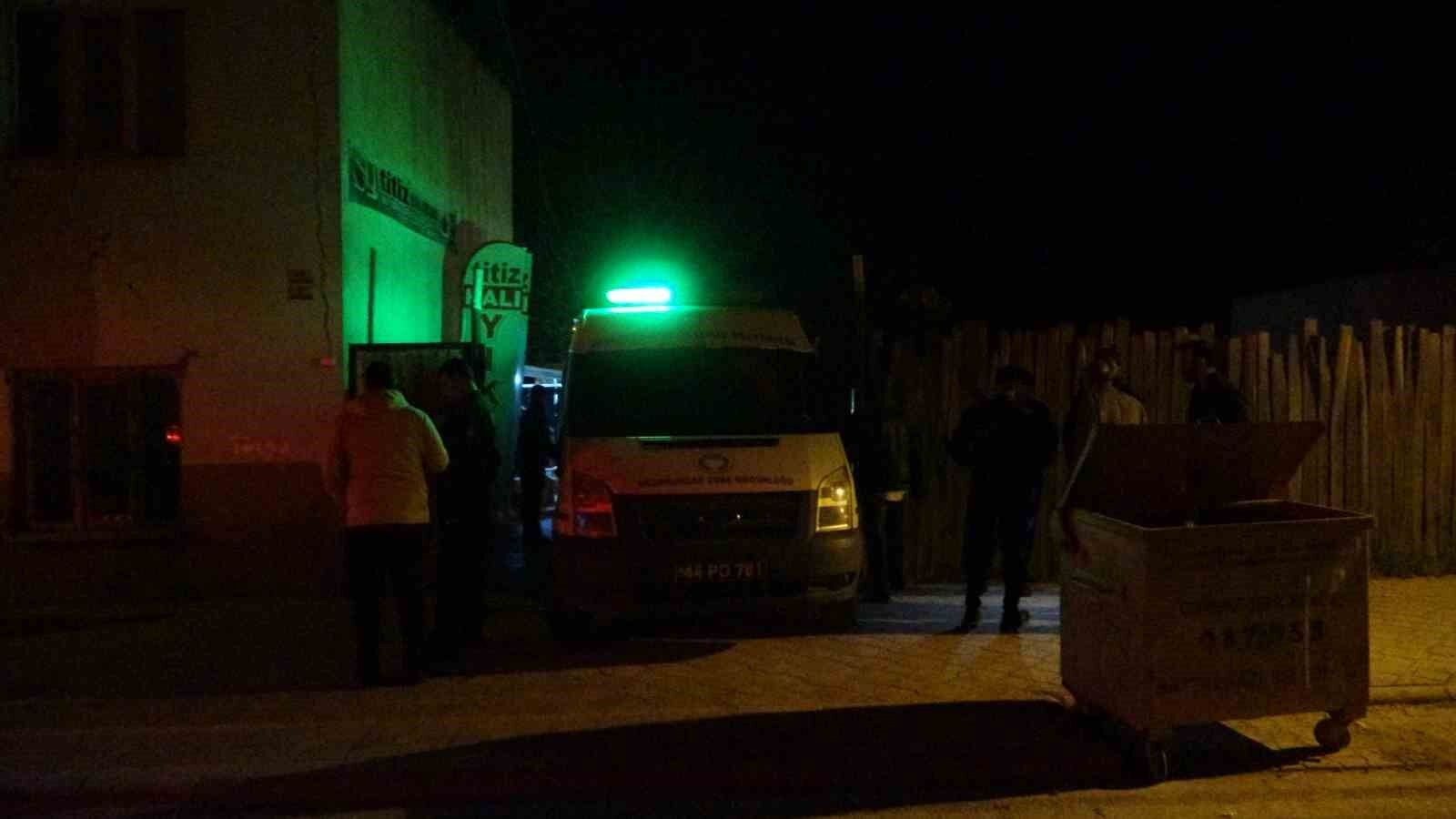 Babasının gözleri önünde tüfekle kendisini vurdu