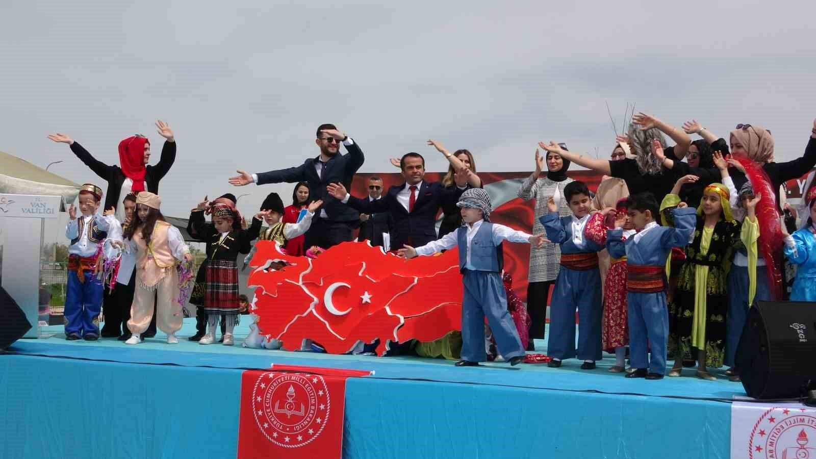 Van’da 23 Nisan coşkusu