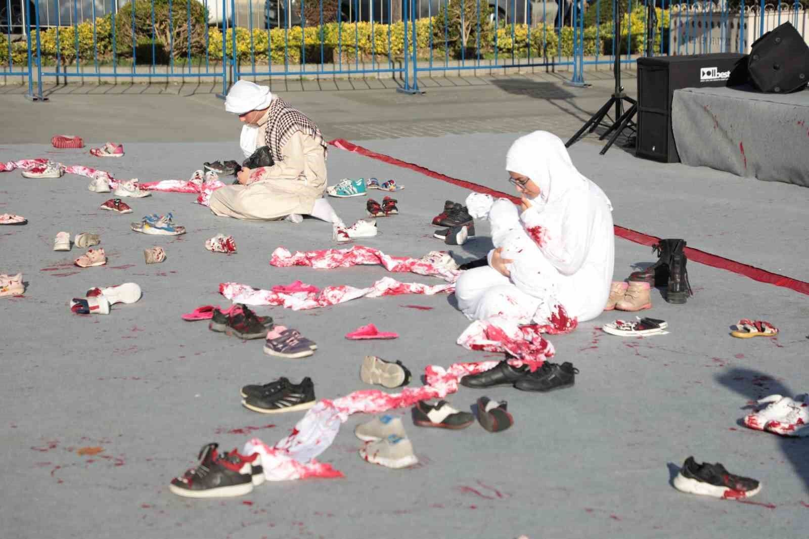 Esenler’de Filistin’de yaşanan soykırıma sanatla dikkat çektiler