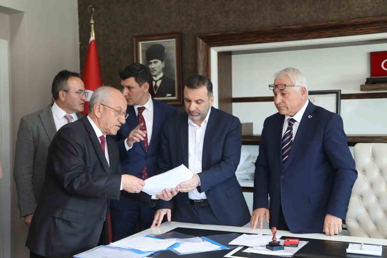 Başkan Ün, mührü teslim aldı