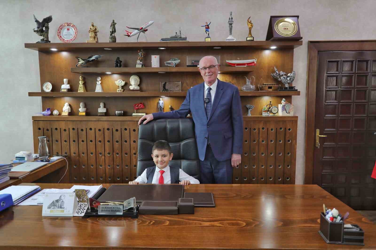 Başkan Kurt’un makamı çocuklara emanet