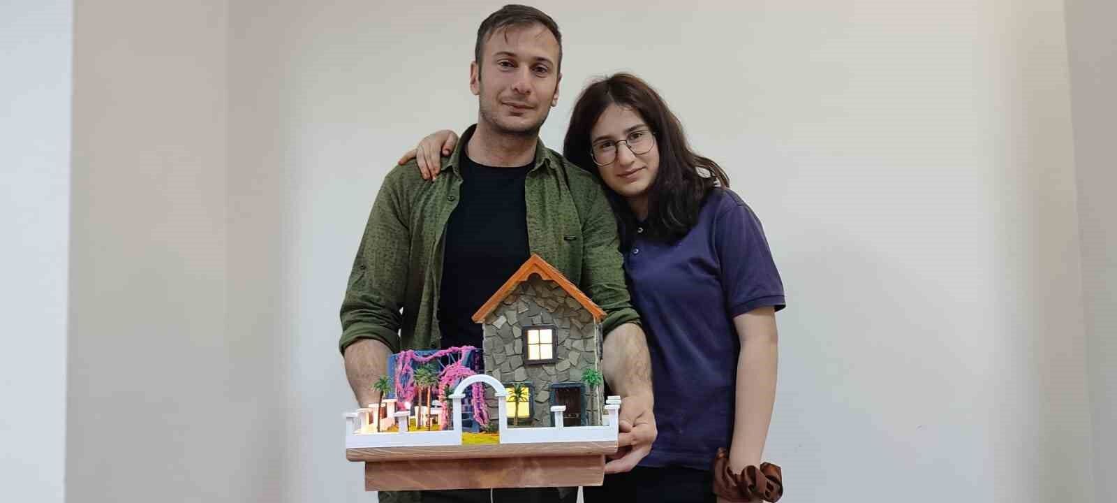 Doğadan topladıkları malzemelerle maket yapıyorlar