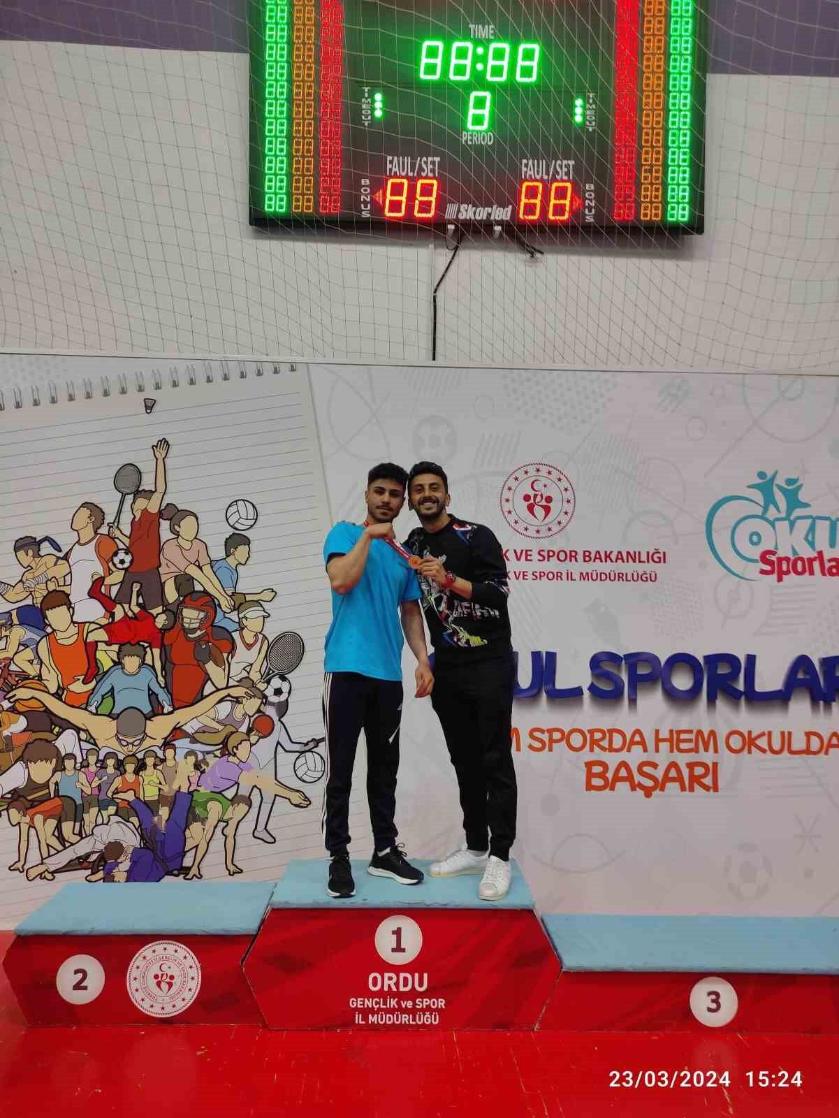 Öğretmenlerinin desteğiyle Türkiye şampiyonu oldu