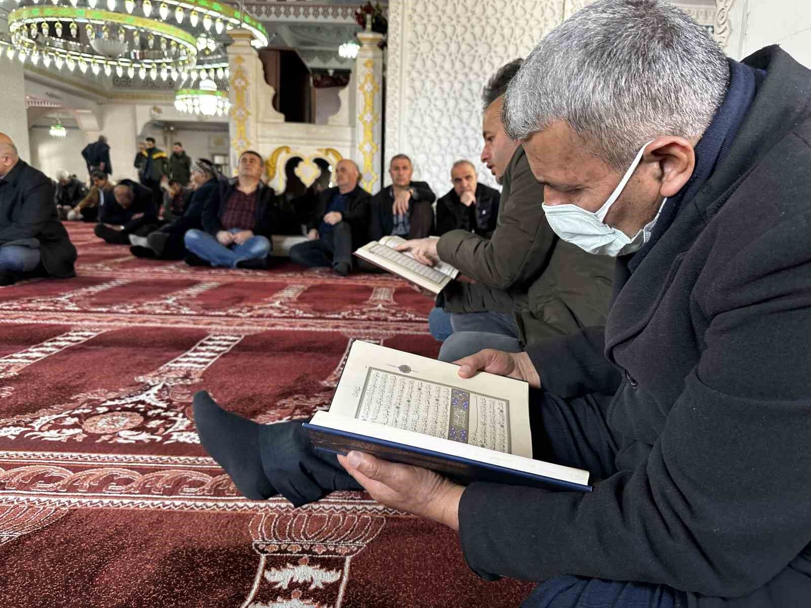 Yüksekova’da mukabele geleneği yaşatılıyor