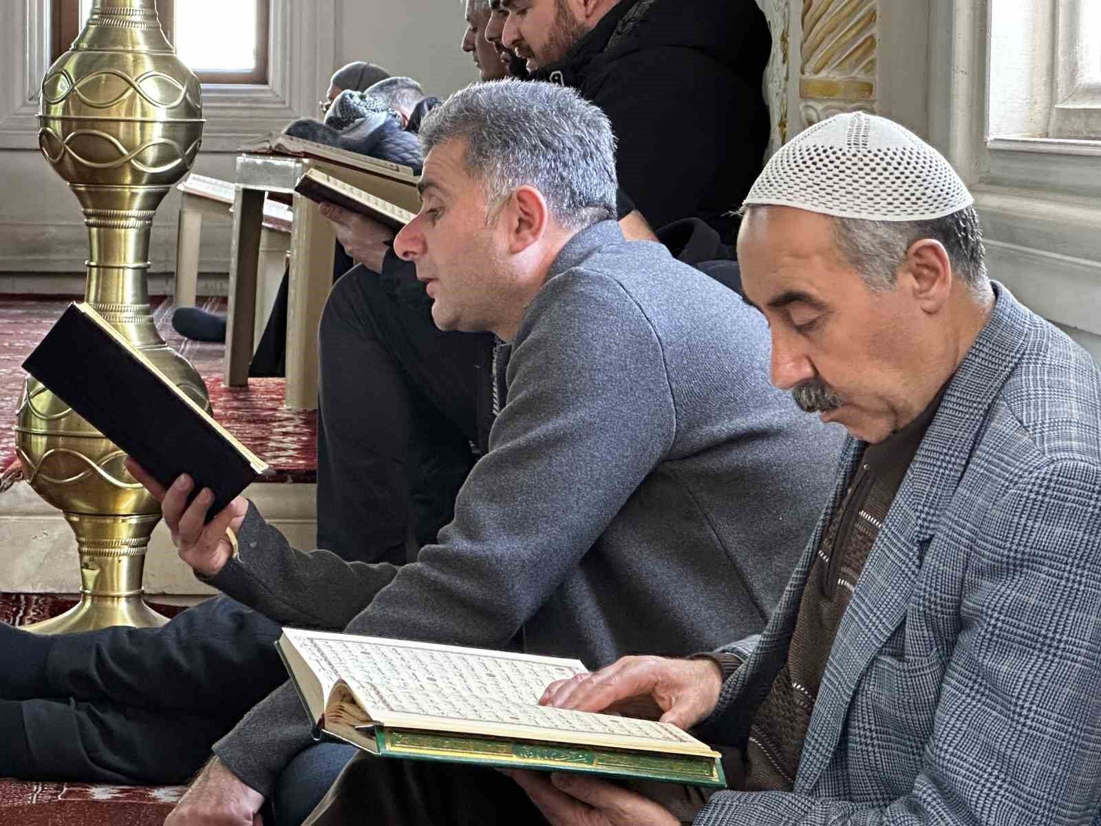 Yüksekova’da mukabele geleneği yaşatılıyor