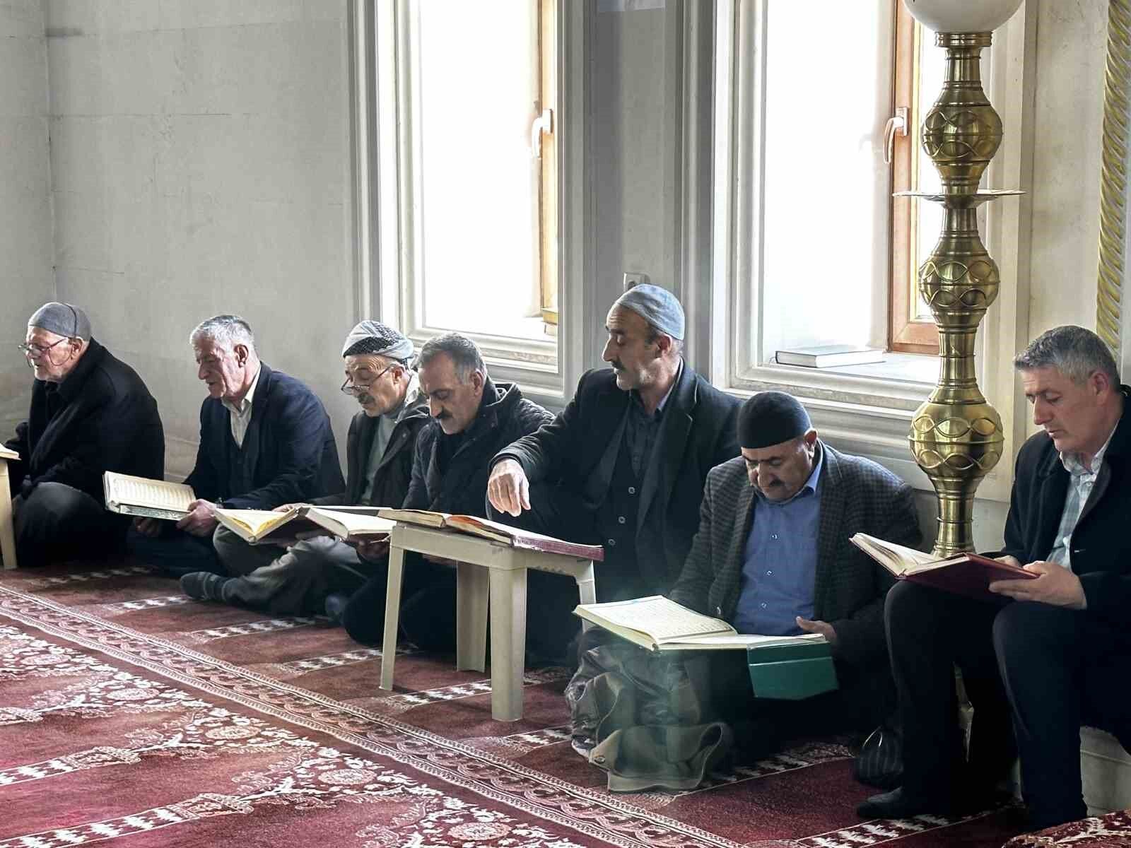 Yüksekova’da mukabele geleneği yaşatılıyor