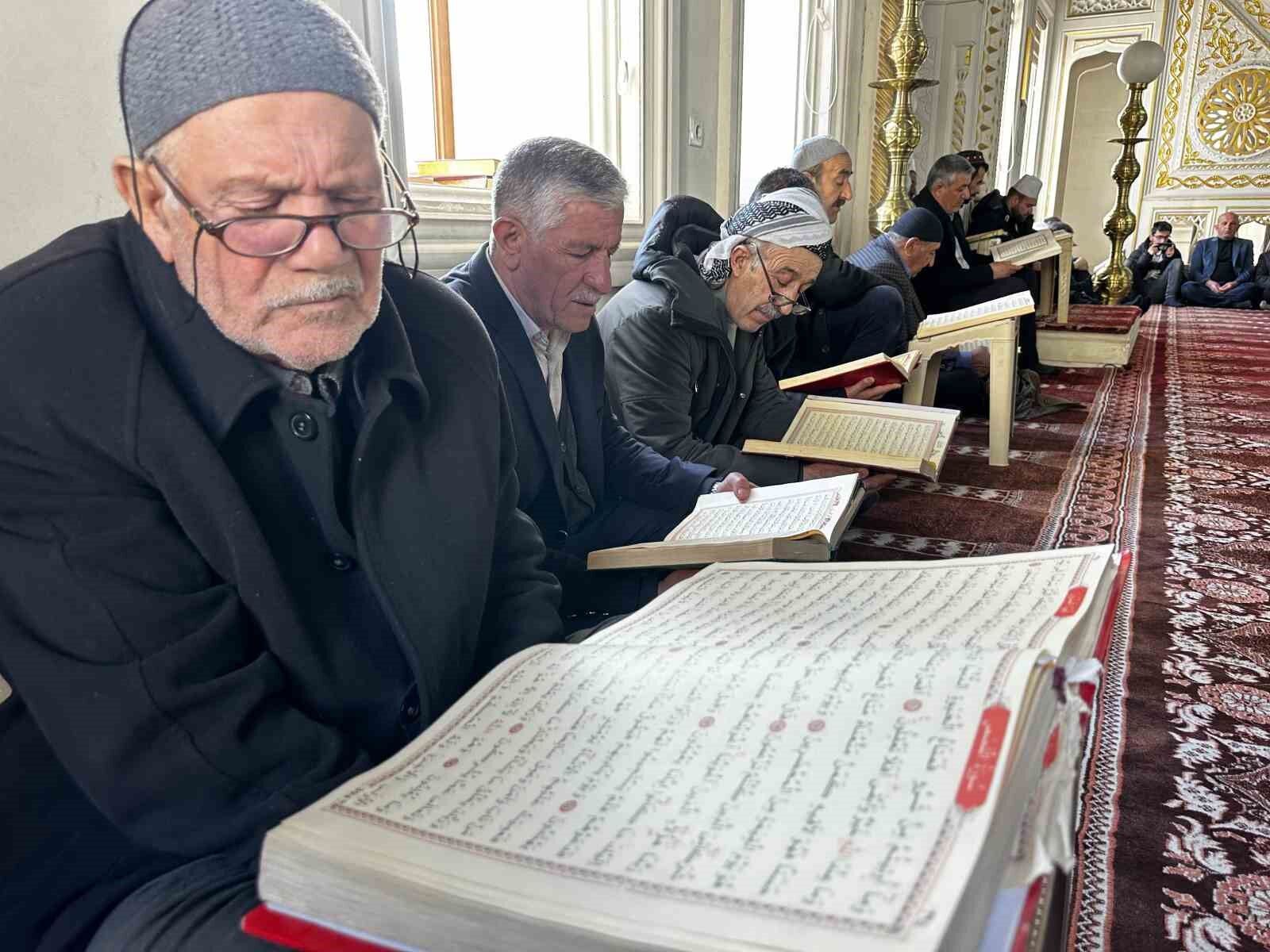 Yüksekova’da mukabele geleneği yaşatılıyor