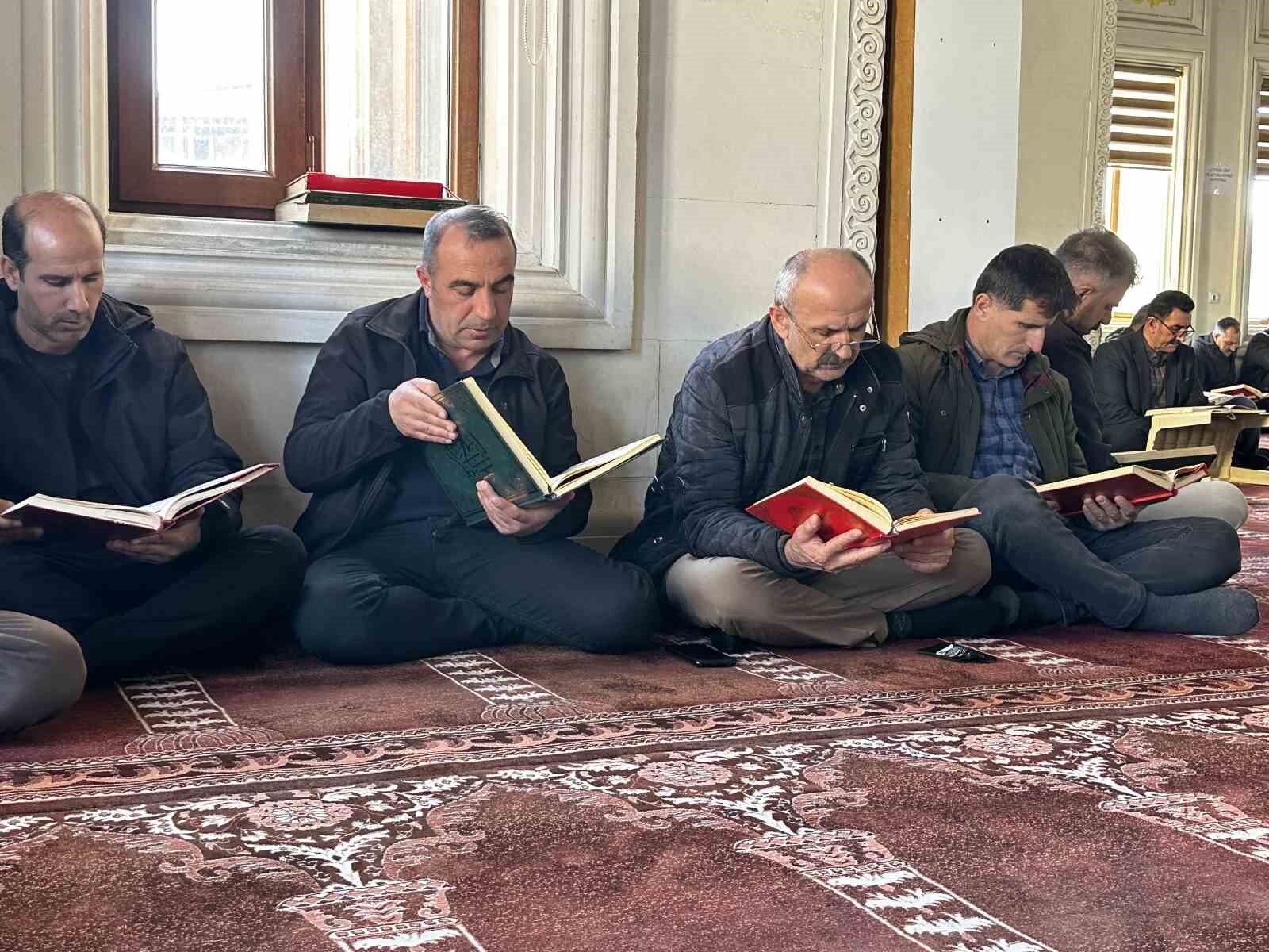 Yüksekova’da mukabele geleneği yaşatılıyor