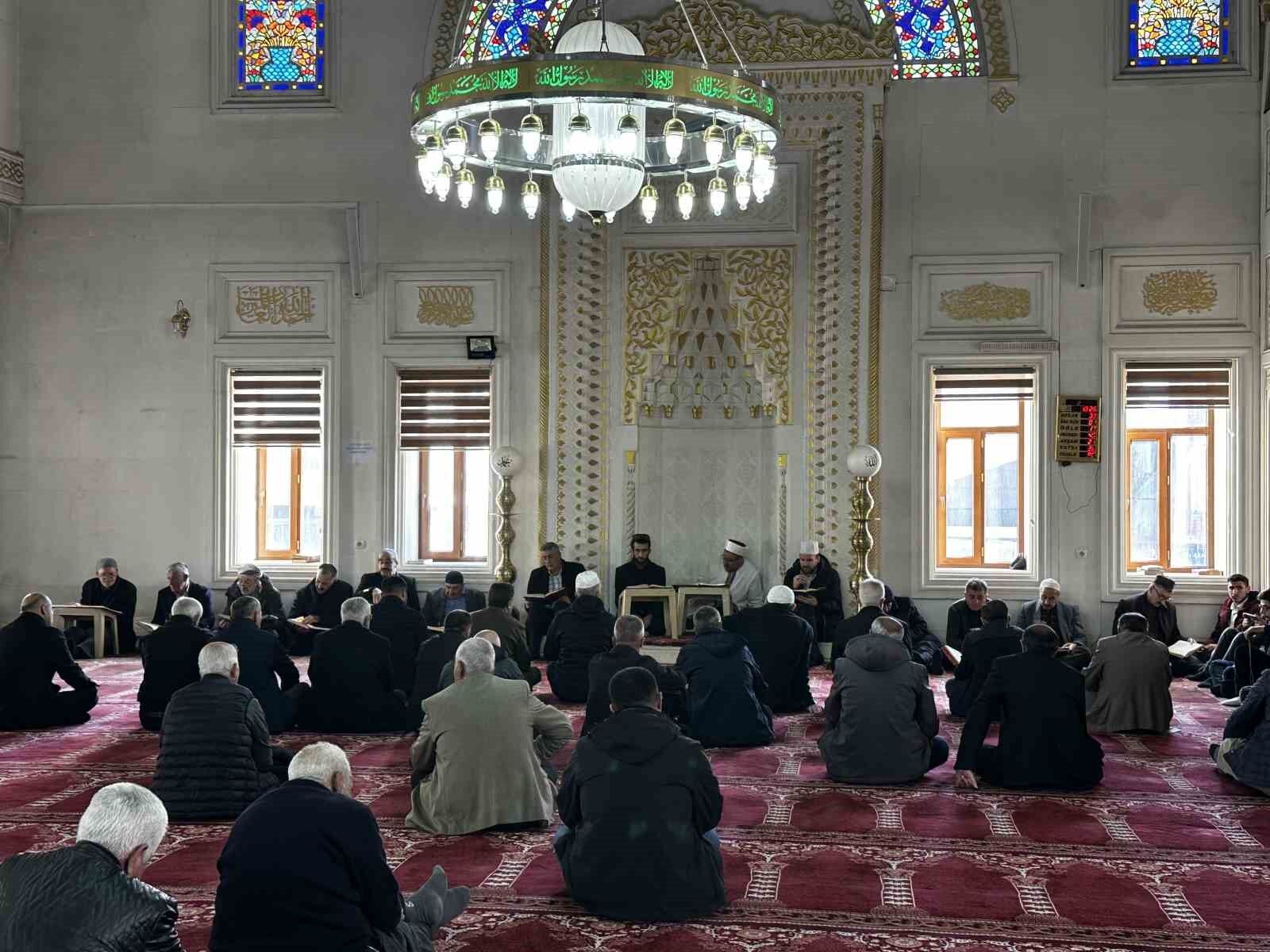 Yüksekova’da mukabele geleneği yaşatılıyor