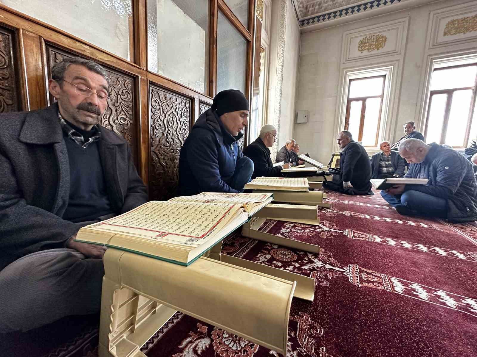 Yüksekova’da mukabele geleneği yaşatılıyor