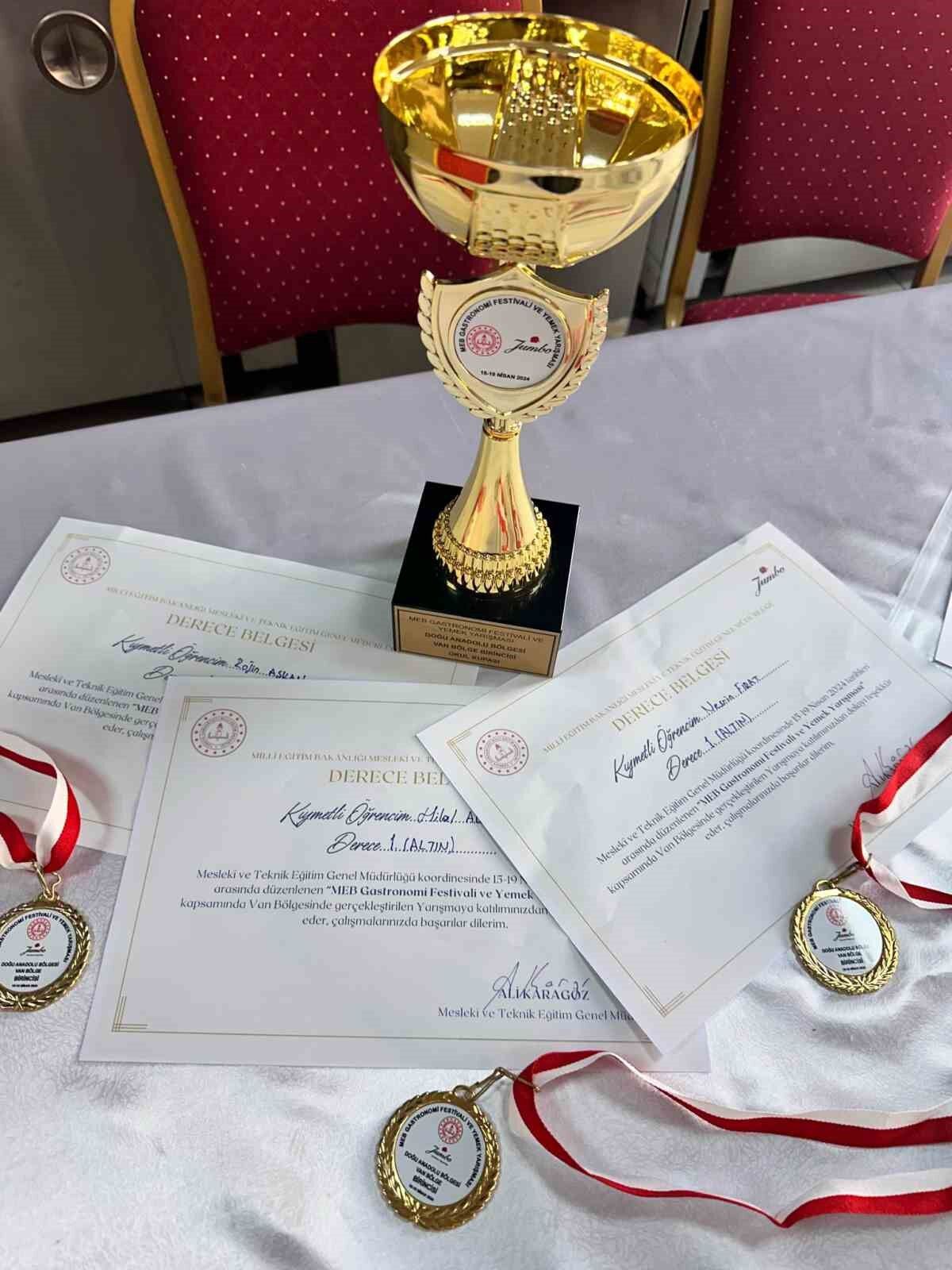 Hakkarili öğrenciler yemek yarışmasında birinci oldu