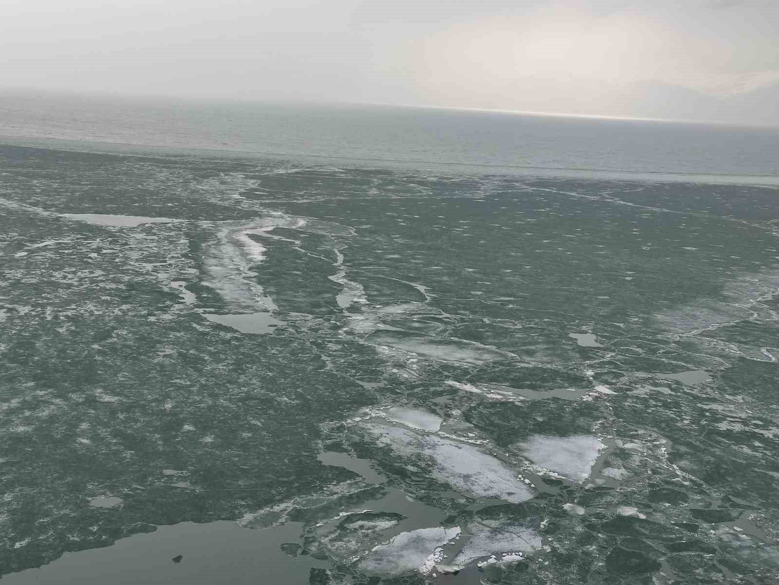 Çıldır Gölü’nde kutupları aratmayan görüntüler