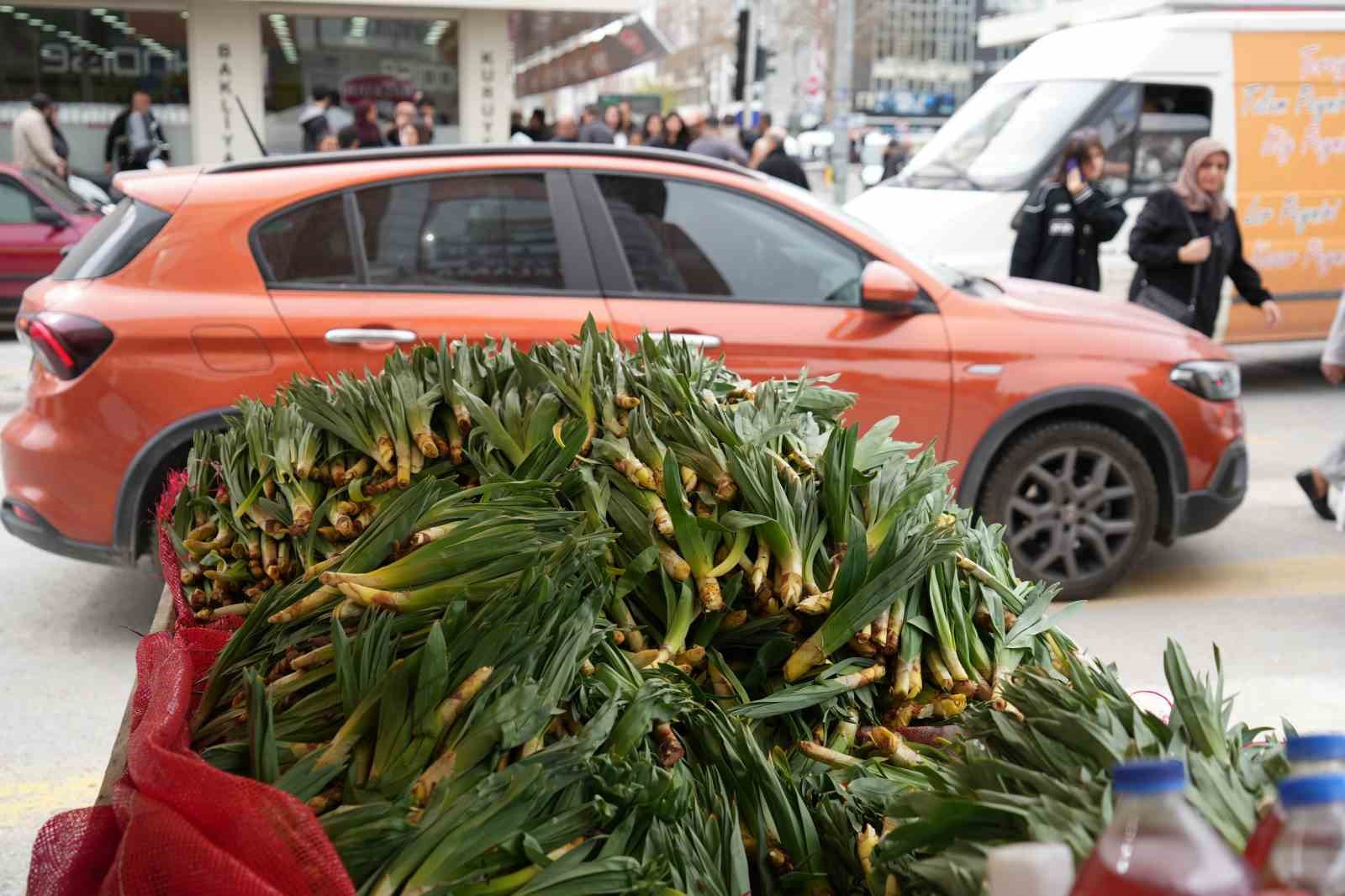 Lezzet ve şifa deposu çiriş otu tezgahlarda yerini aldı
