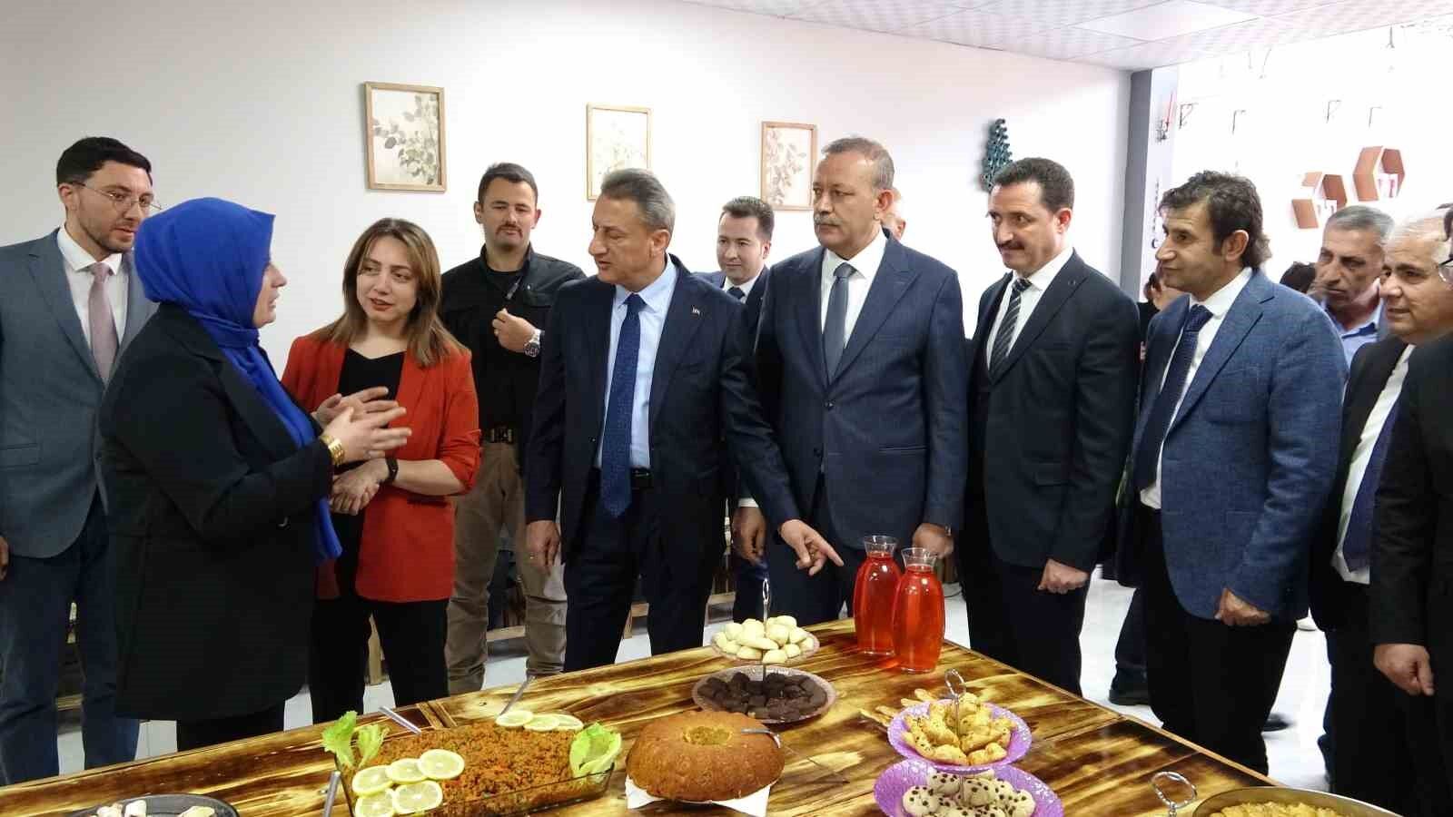 Bitlis’te 7 girişimci kadın kooperatif açtı