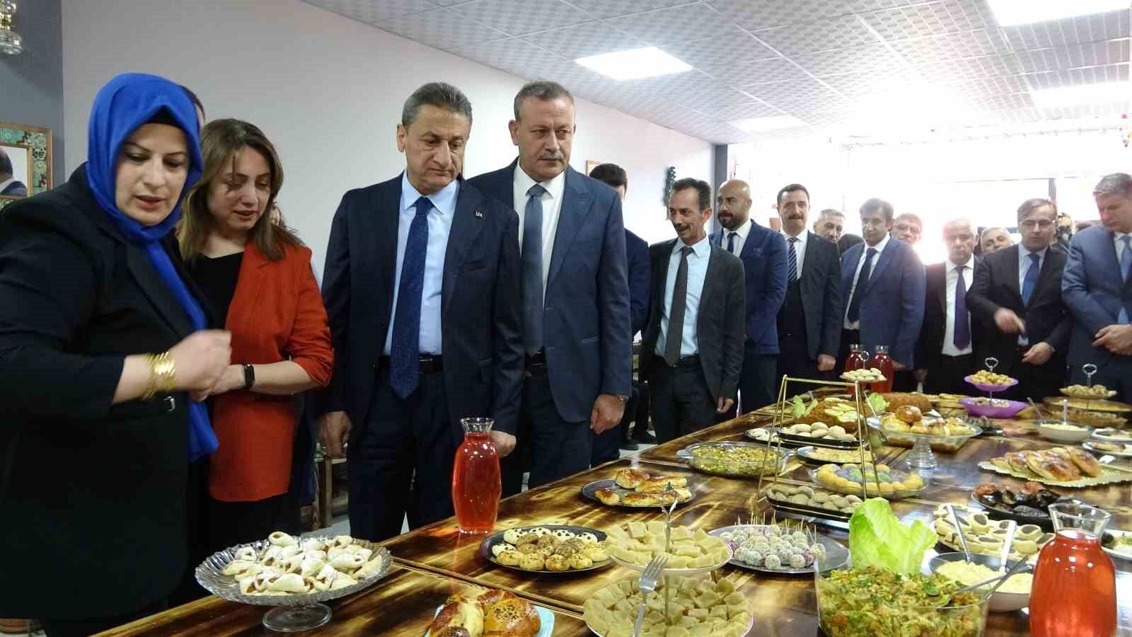 Bitlis’te 7 girişimci kadın kooperatif açtı