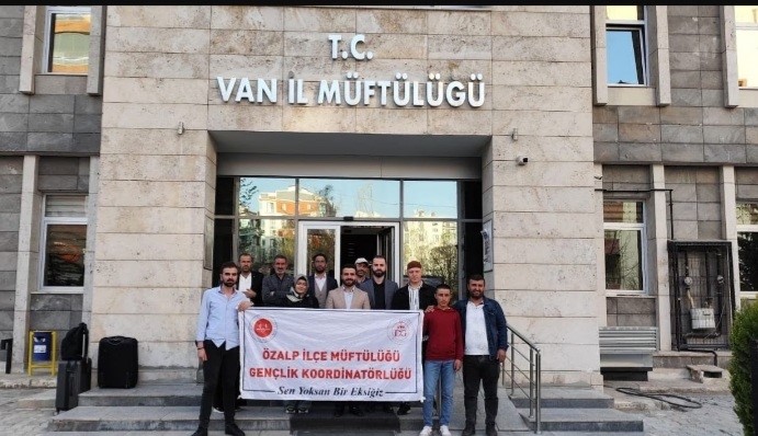 Özalplı gençler umre ile ödüllendirildi