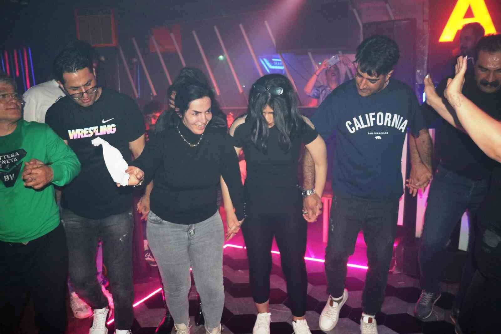 İranlılar Van’da halay çekmeyi öğreniyor