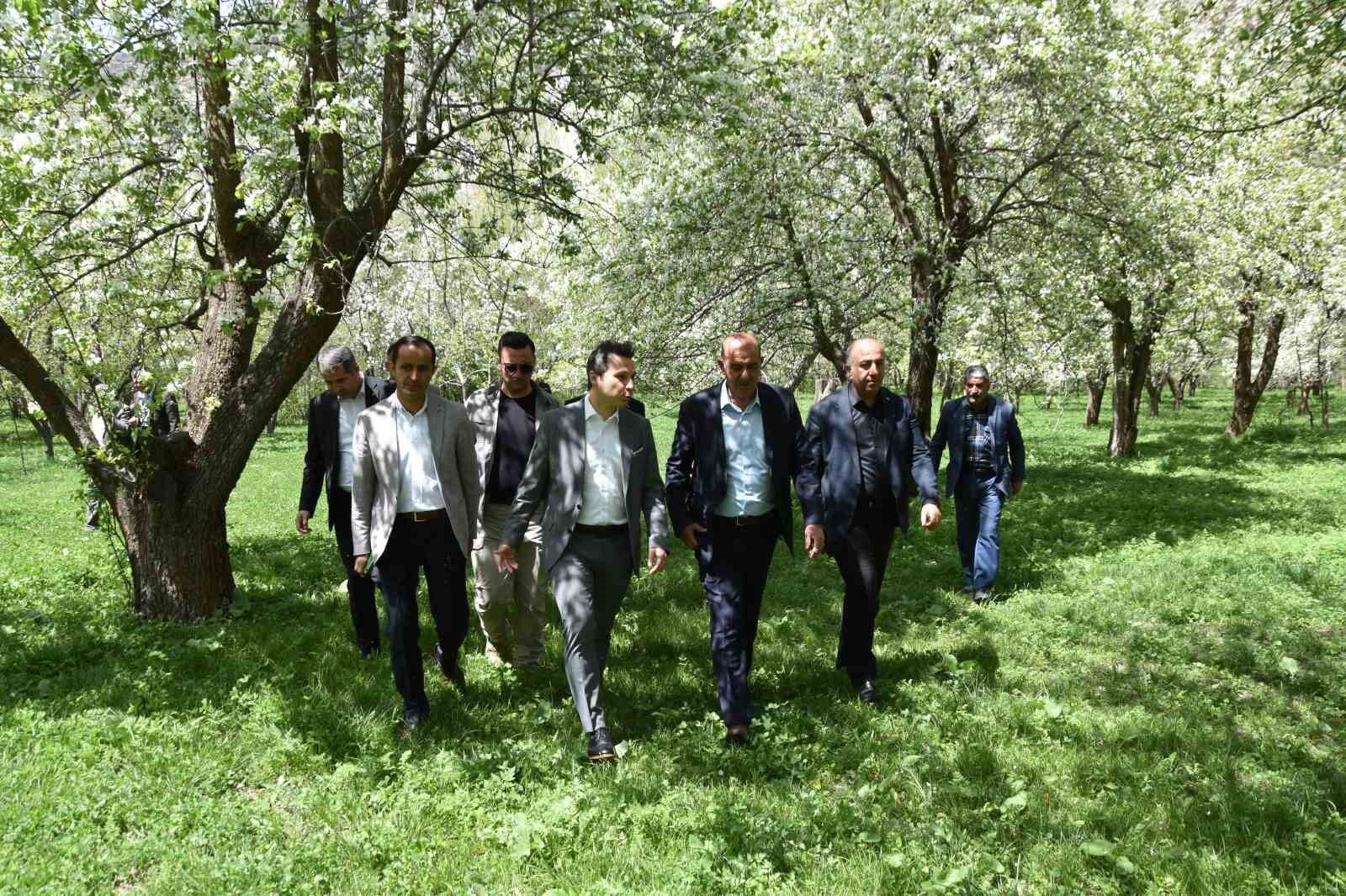 Vali Yardımcısı Karadağ, köylerin sorunları yerinde dinledi