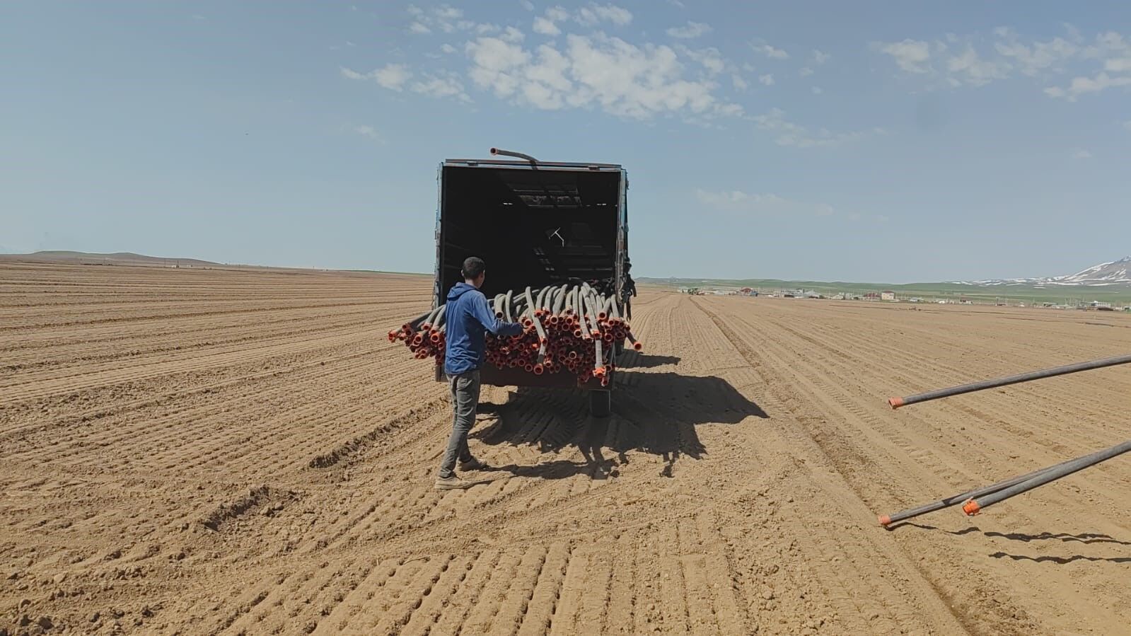 Adilcevaz’da şeker pancarı ekimine başlandı