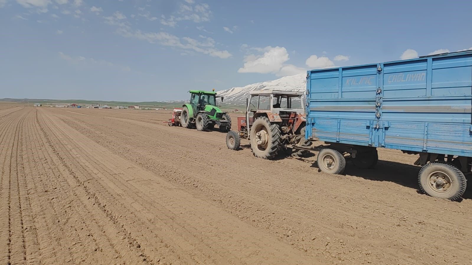 Adilcevaz’da şeker pancarı ekimine başlandı