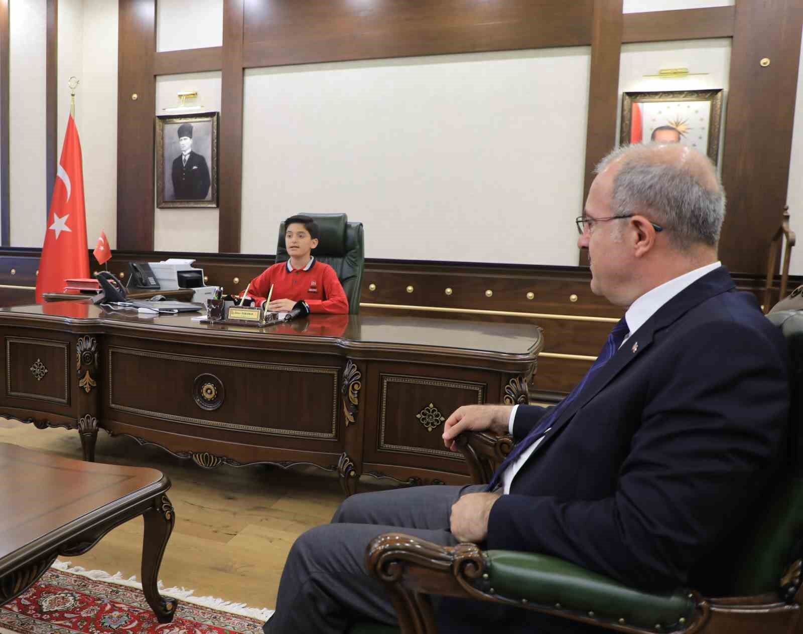 Vali koltuğuna oturdu, ilk icraatlarından birisi deprem ve yapı stoku oldu