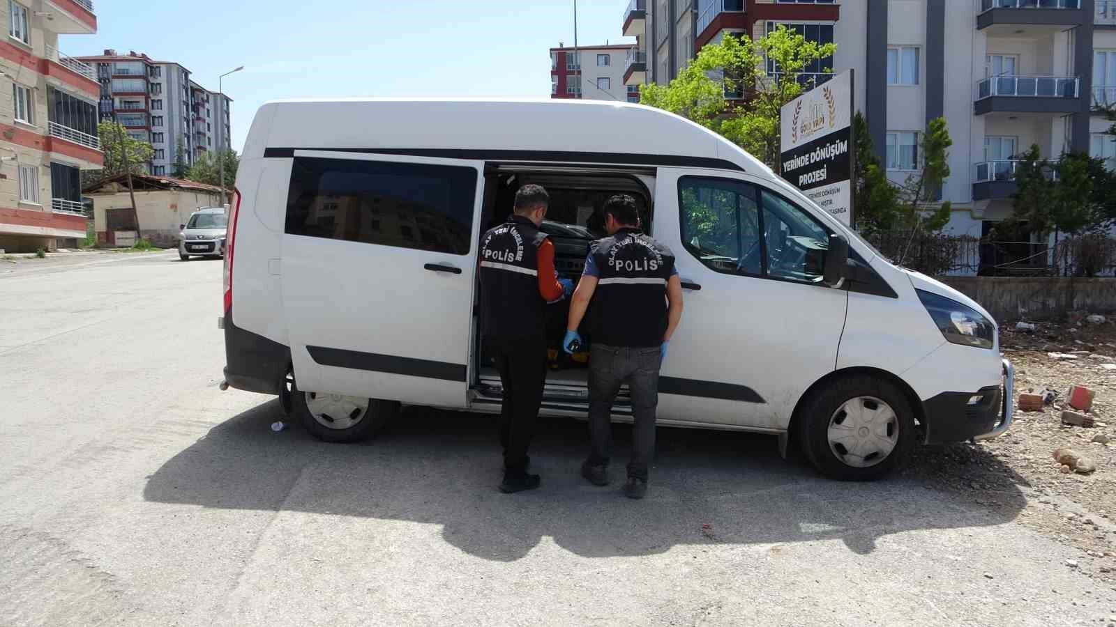 Yalnız yaşayan yaşlı adam evinde ölü bulundu