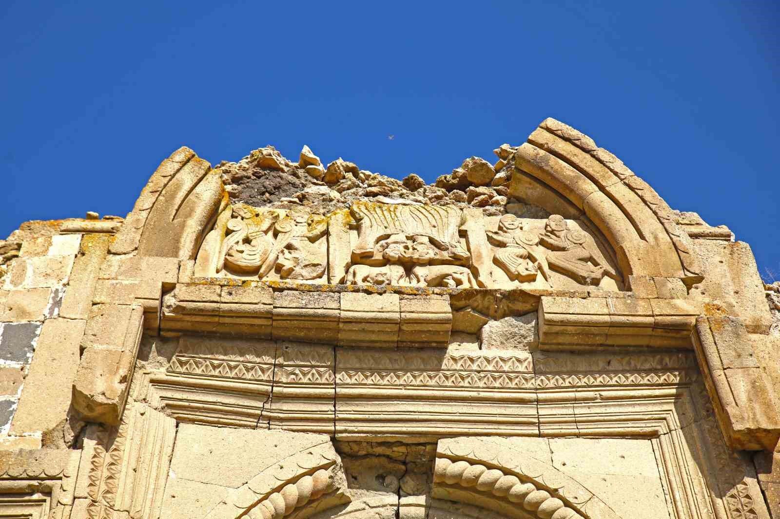 Van’ın bin 700 yıllık kilisesi ziyaretçilerini bekliyor