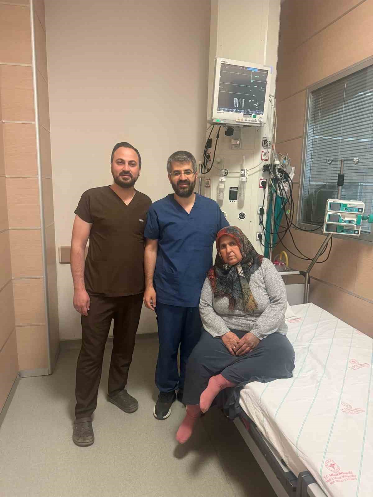 Muş Devlet Hastanesinde bir ilk: Üç kablolu pil ile sağlığına kavuştu