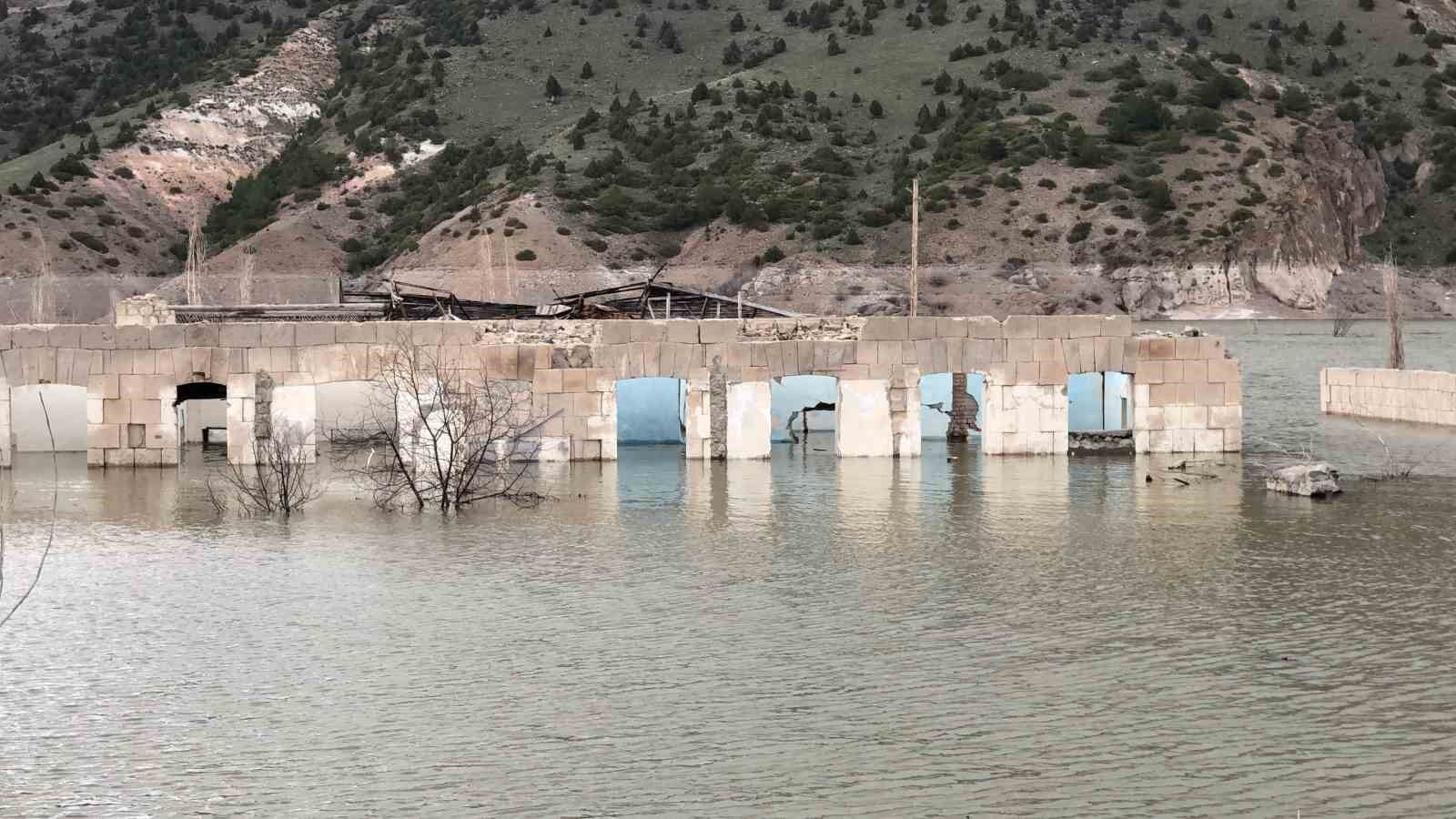 Kars’ta baraj kapakları kapandı, eski köy sular altında kaldı