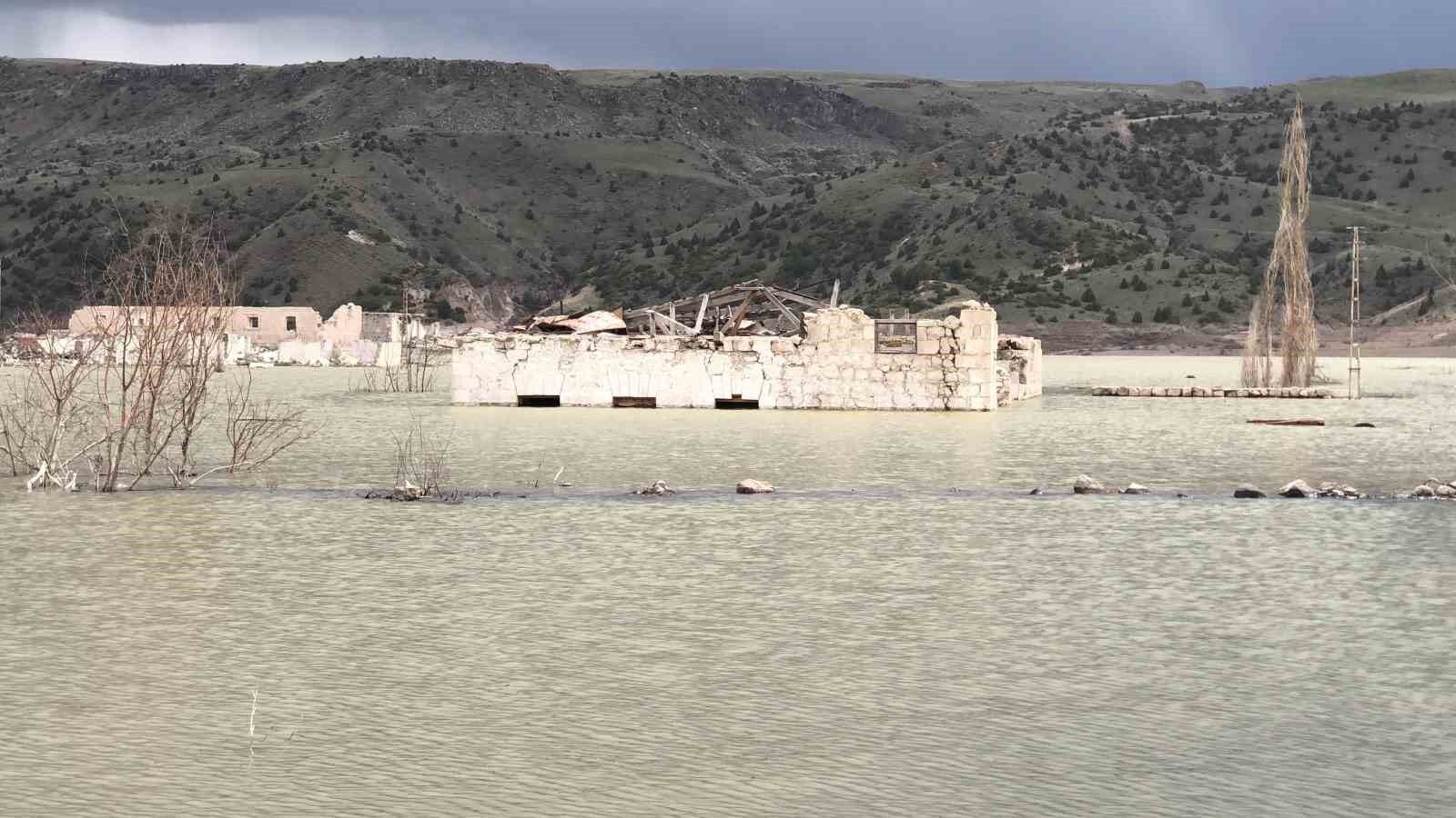 Kars’ta baraj kapakları kapandı, eski köy sular altında kaldı