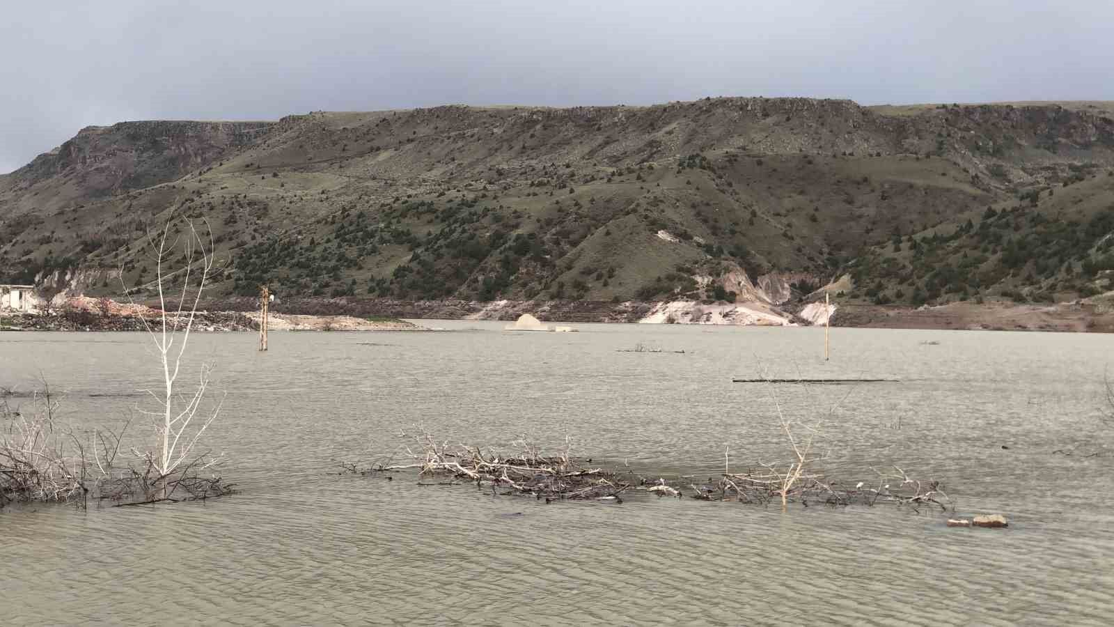 Kars’ta baraj kapakları kapandı, eski köy sular altında kaldı