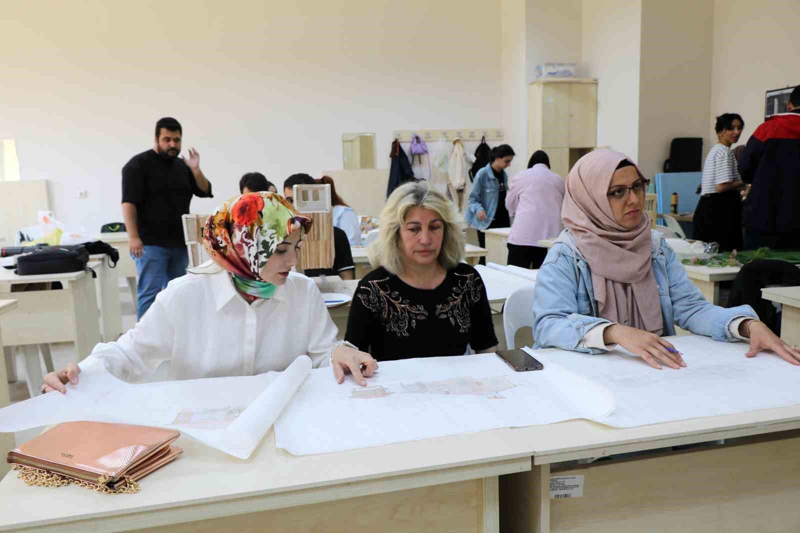 Okumanın yaşı olmaz dediler, 40’lı yaşlarda üniversiteli oldular