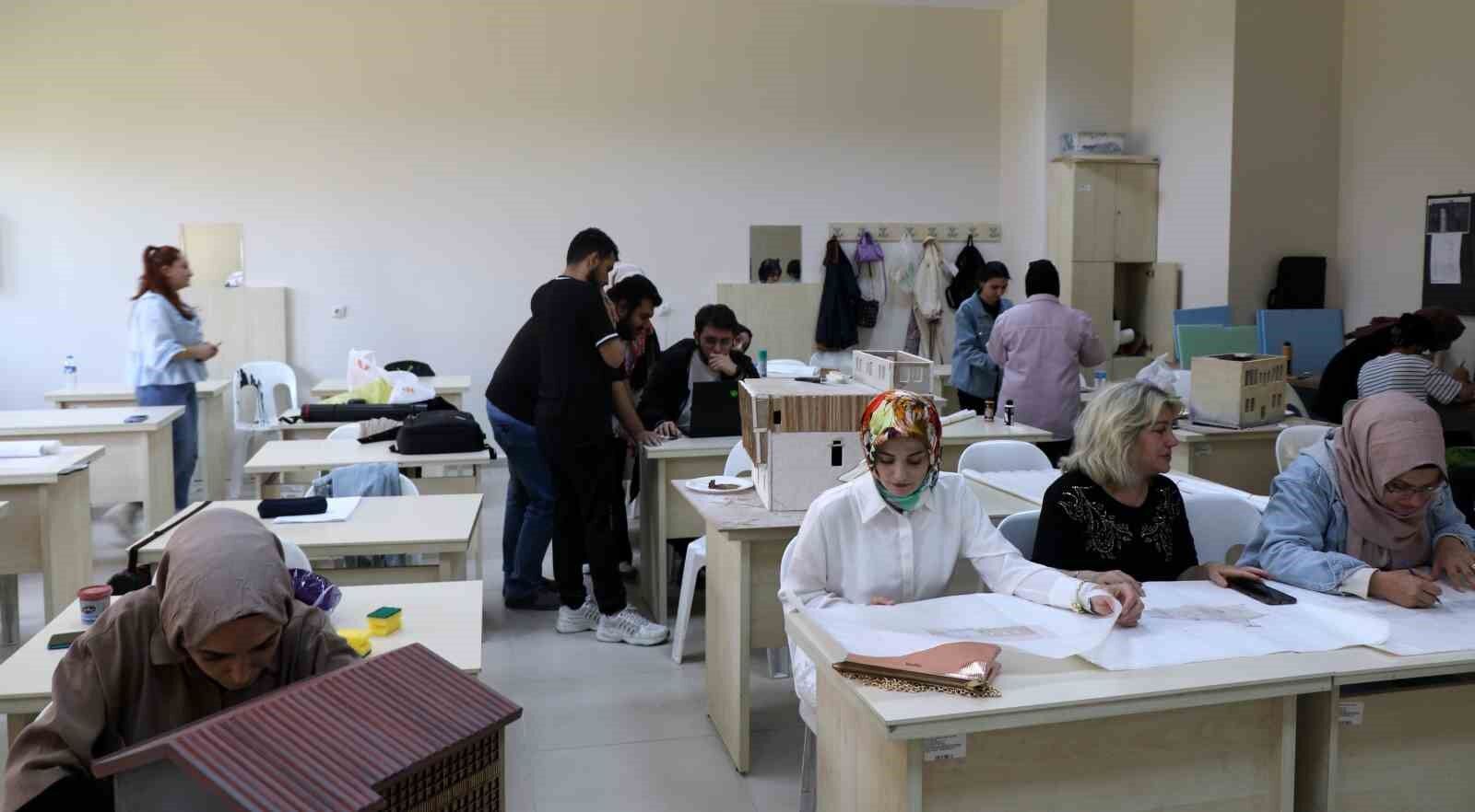 Okumanın yaşı olmaz dediler, 40’lı yaşlarda üniversiteli oldular