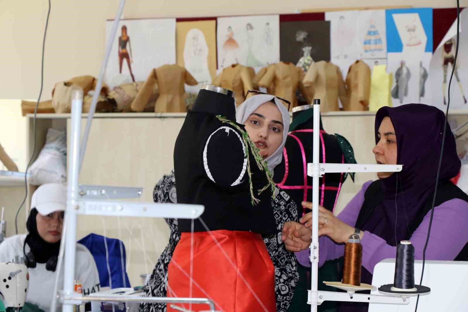 Okumanın yaşı olmaz dediler, 40’lı yaşlarda üniversiteli oldular