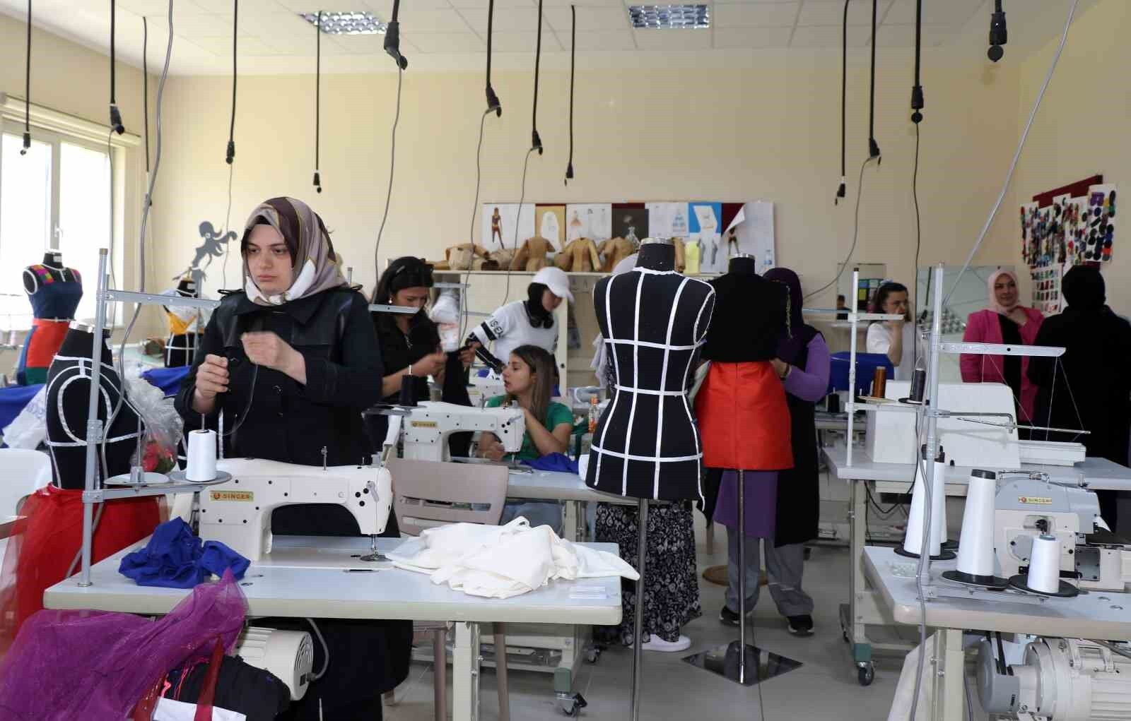 Okumanın yaşı olmaz dediler, 40’lı yaşlarda üniversiteli oldular