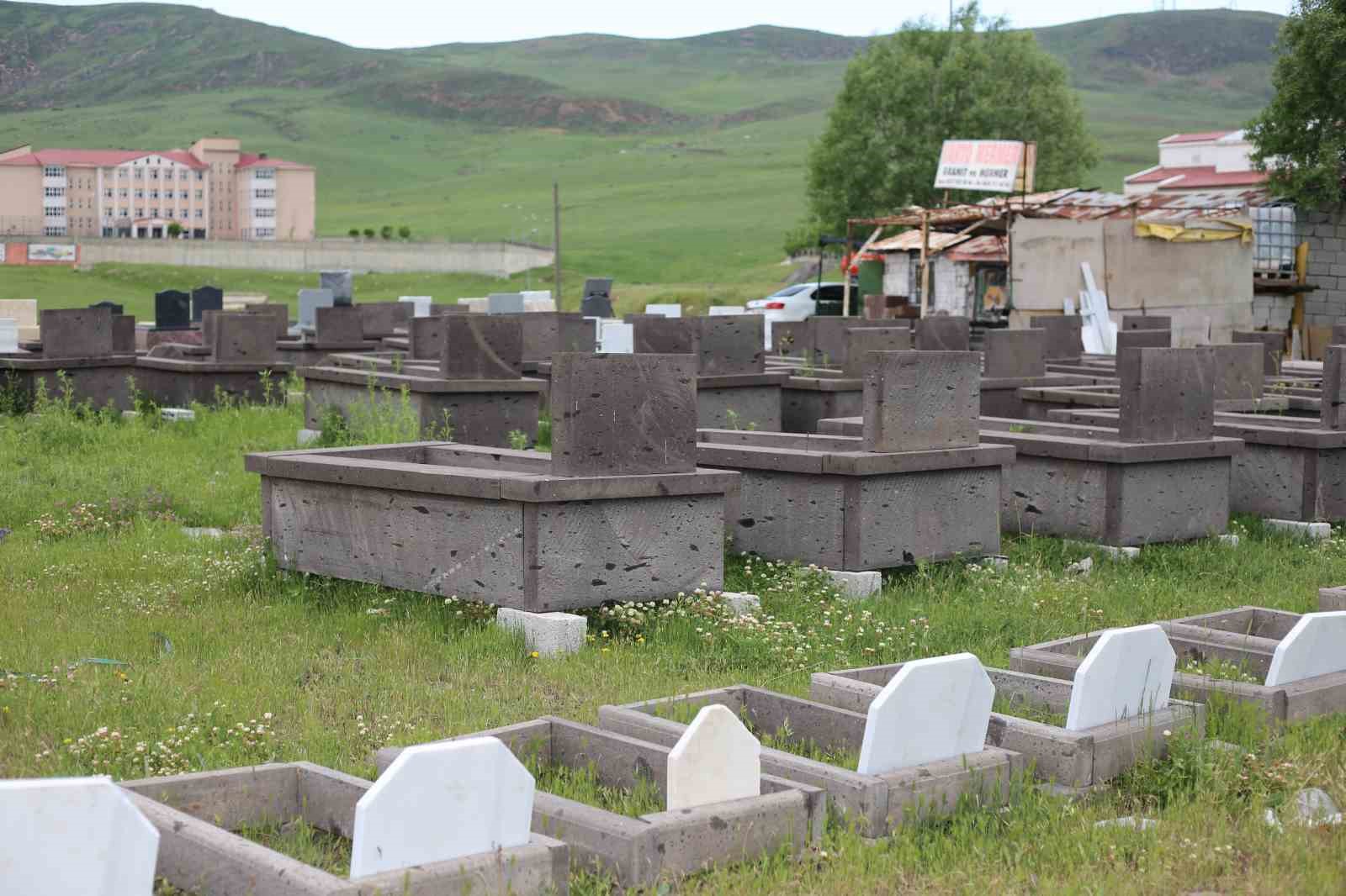 Varto’da ölmeyen kaynana için yüzde 50 indirimli mezar taşı kampanyası