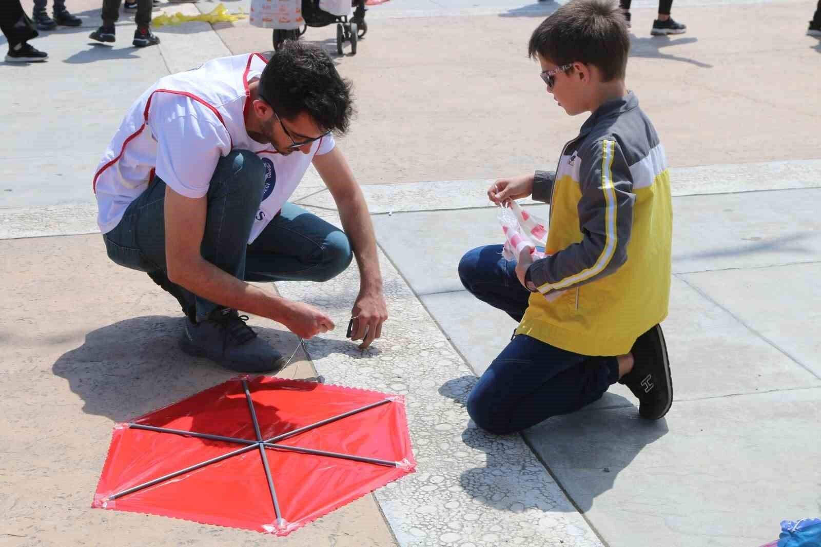 Atakum sahili uçurtma şenliği ile renklendi