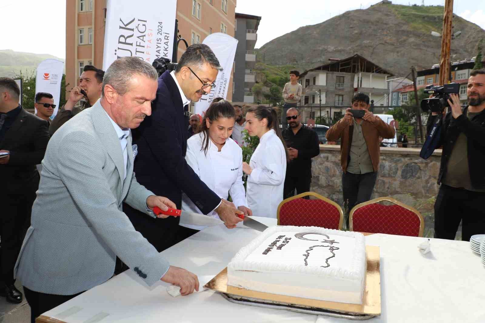 Hakkari’de yöresel lezzetler festivali düzenlendi