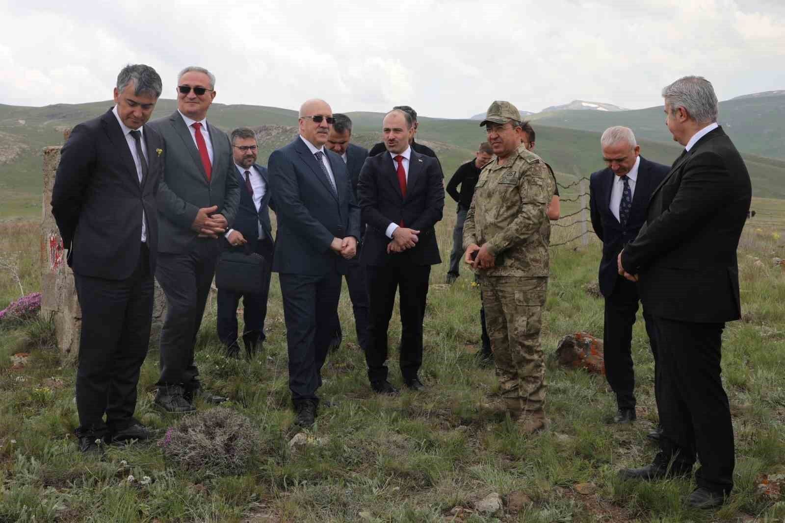 Bakan Yardımcısı Uçarmak, Gelincik Sınır Kapısı bölgesinde incelemelerde bulundu