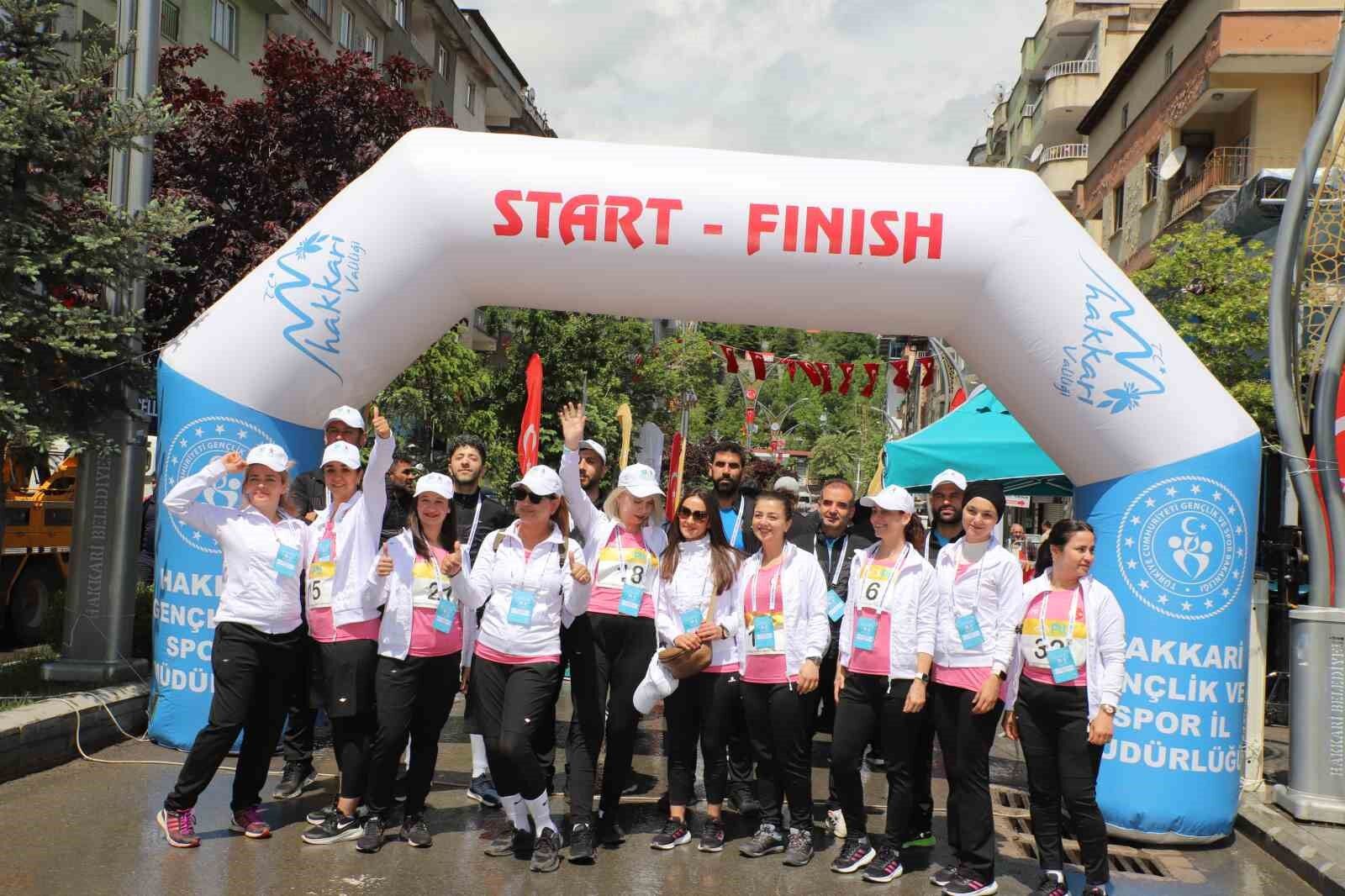 Hakkari’de postacılar yarıştı