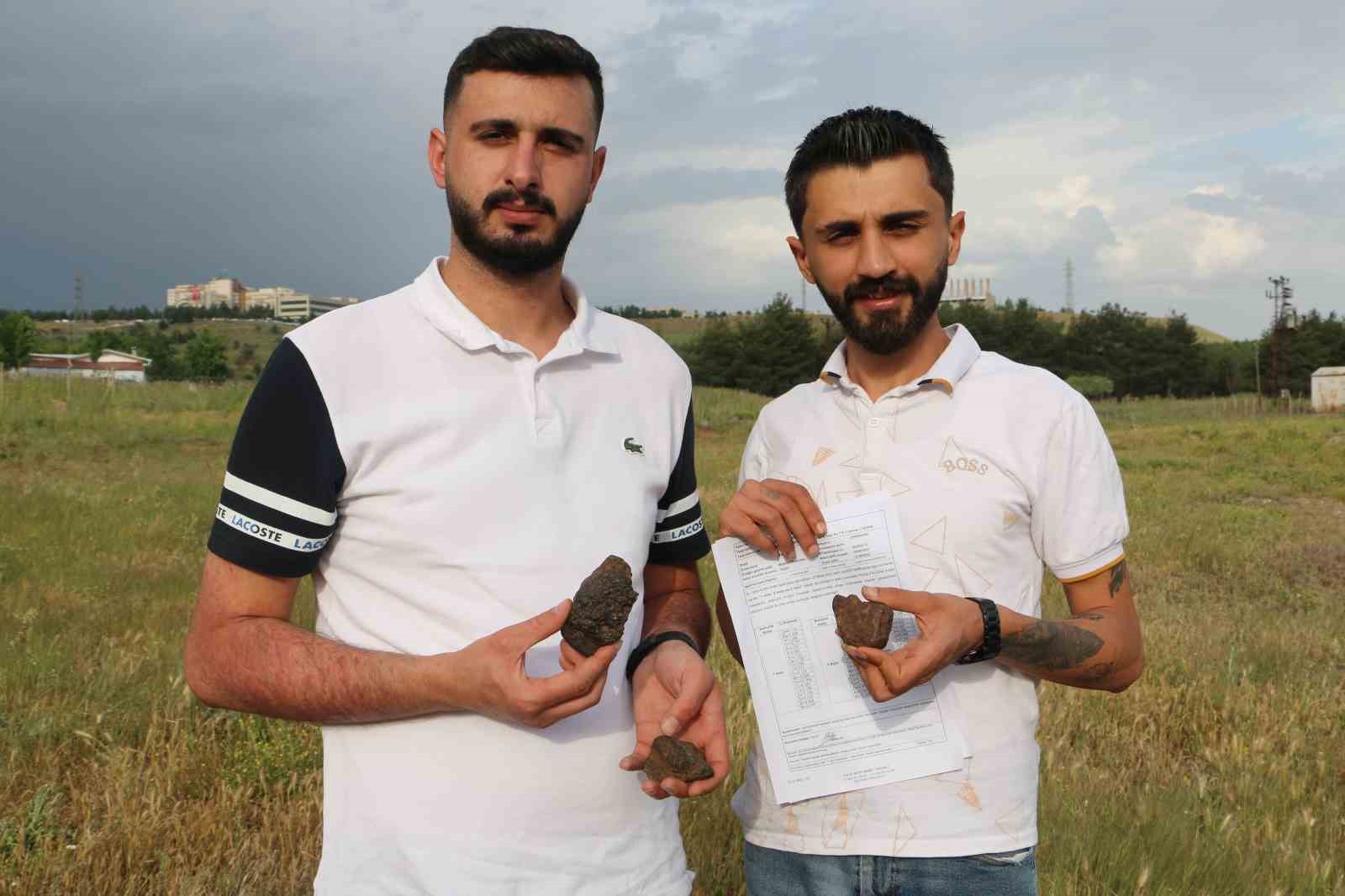 Tarlada bulduğu göktaşının önce analizini yaptırdı, şimdi de açık artırmayla satışa çıkardı