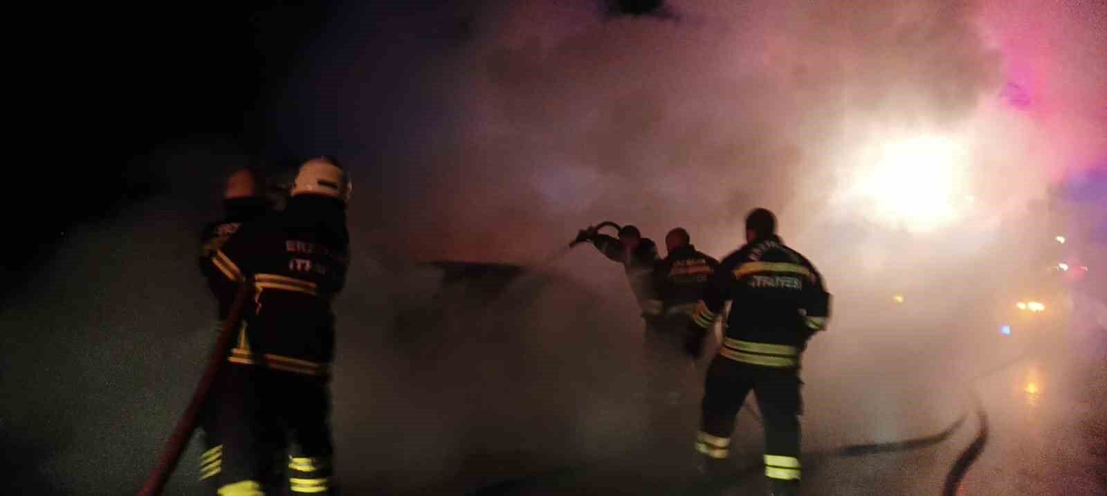 Erzincan’da 1 kişi yanan araçta can verdi