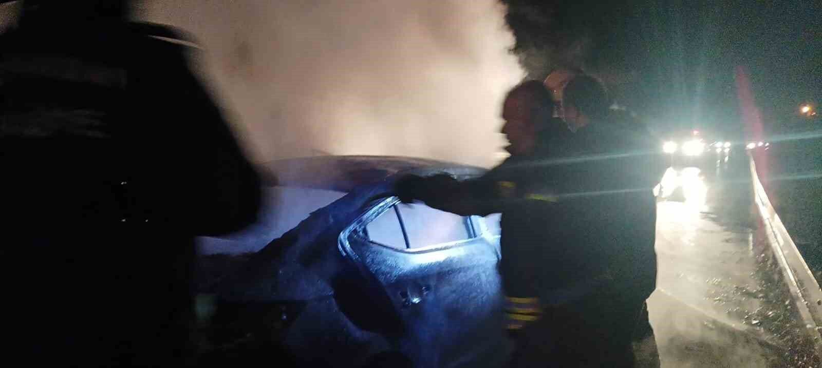 Erzincan’da 1 kişi yanan araçta can verdi